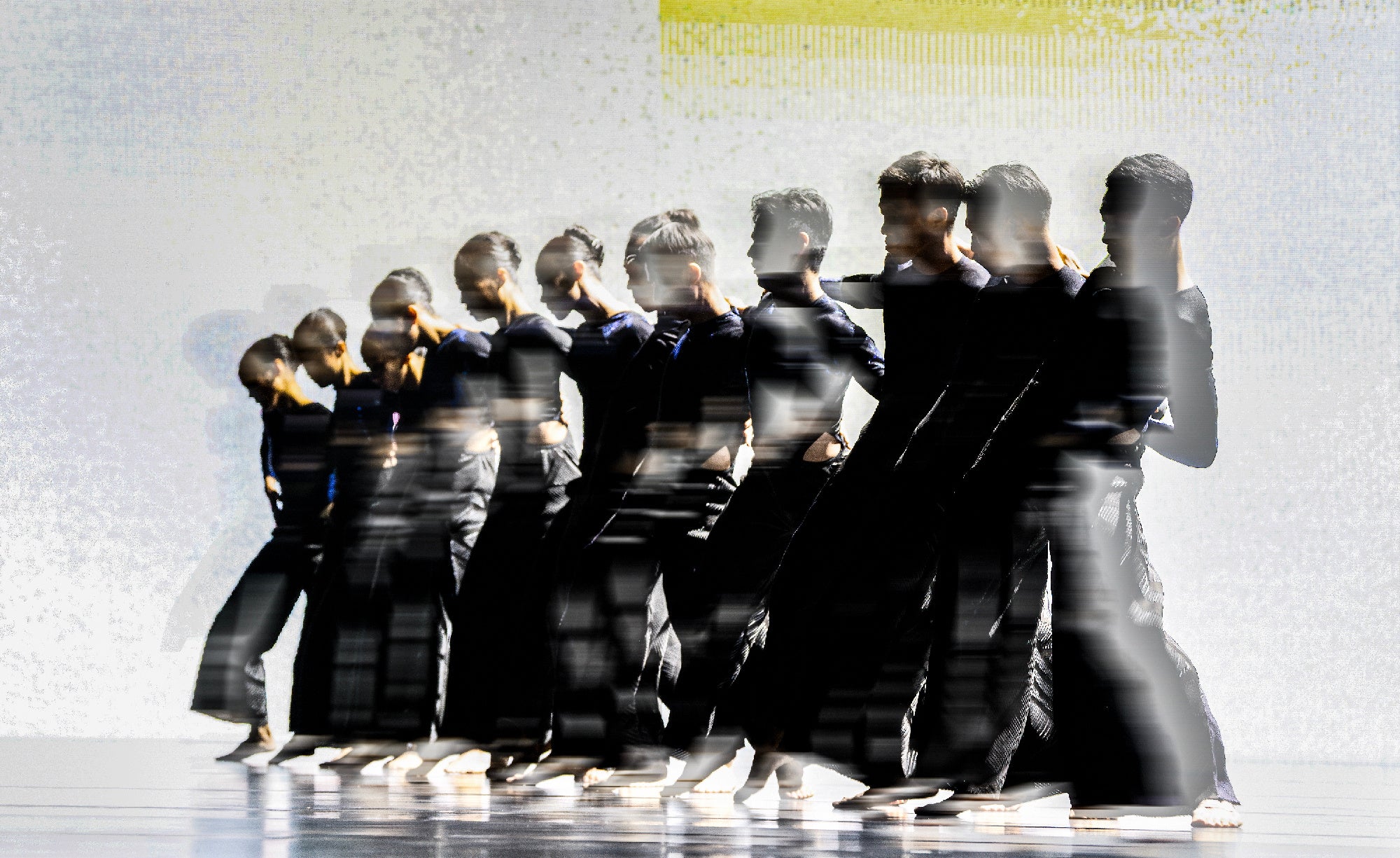 ヨコハマダンスコレクション2025 まもなく開幕！ クラウド・ゲイト・ダンスシアター（雲門舞集）と真鍋大度のコラボレーション作品、小㞍健太の新作公演など見どころを紹介！