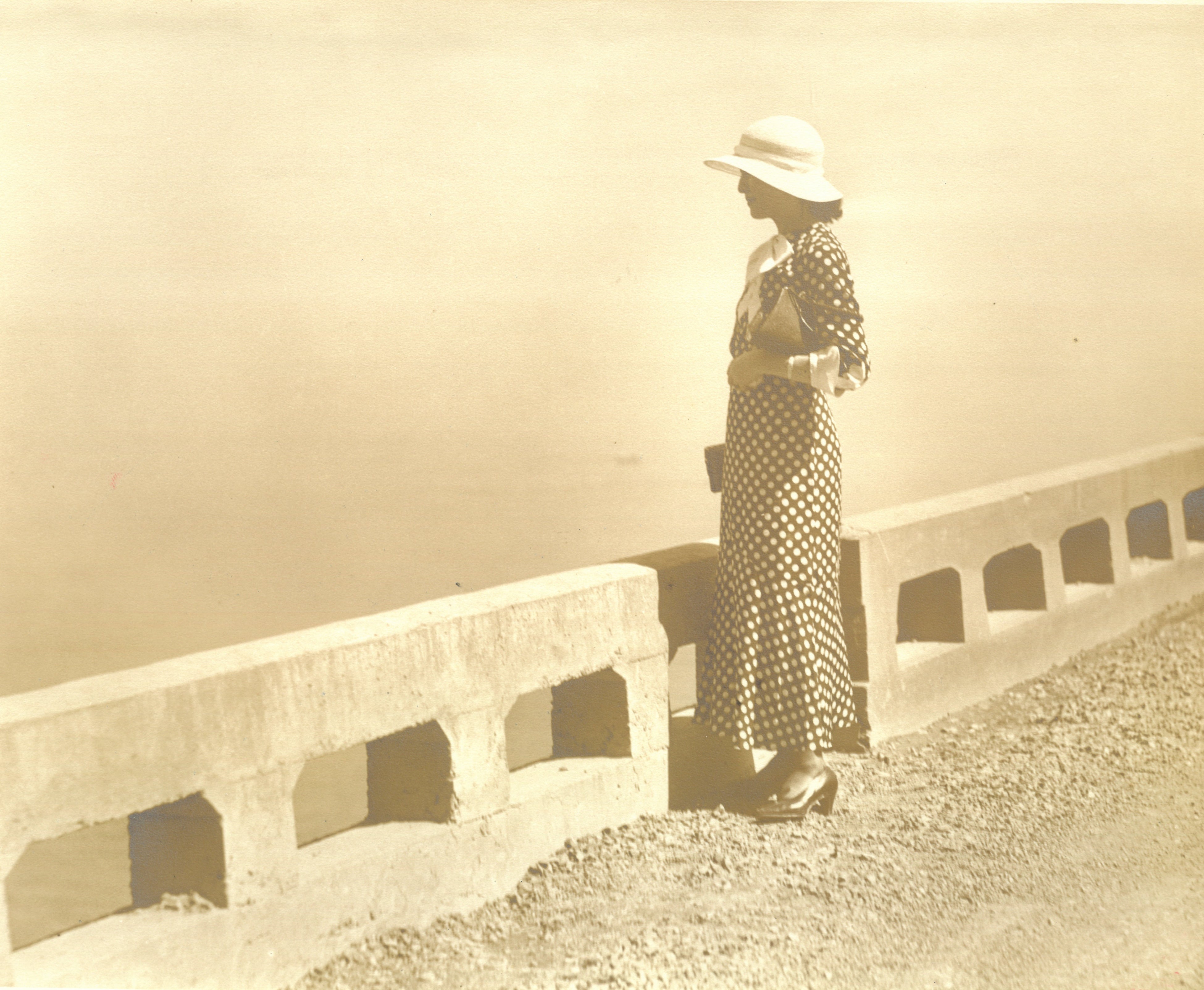 大佛次郎撮影　≪海≫　モデル：酉子夫人