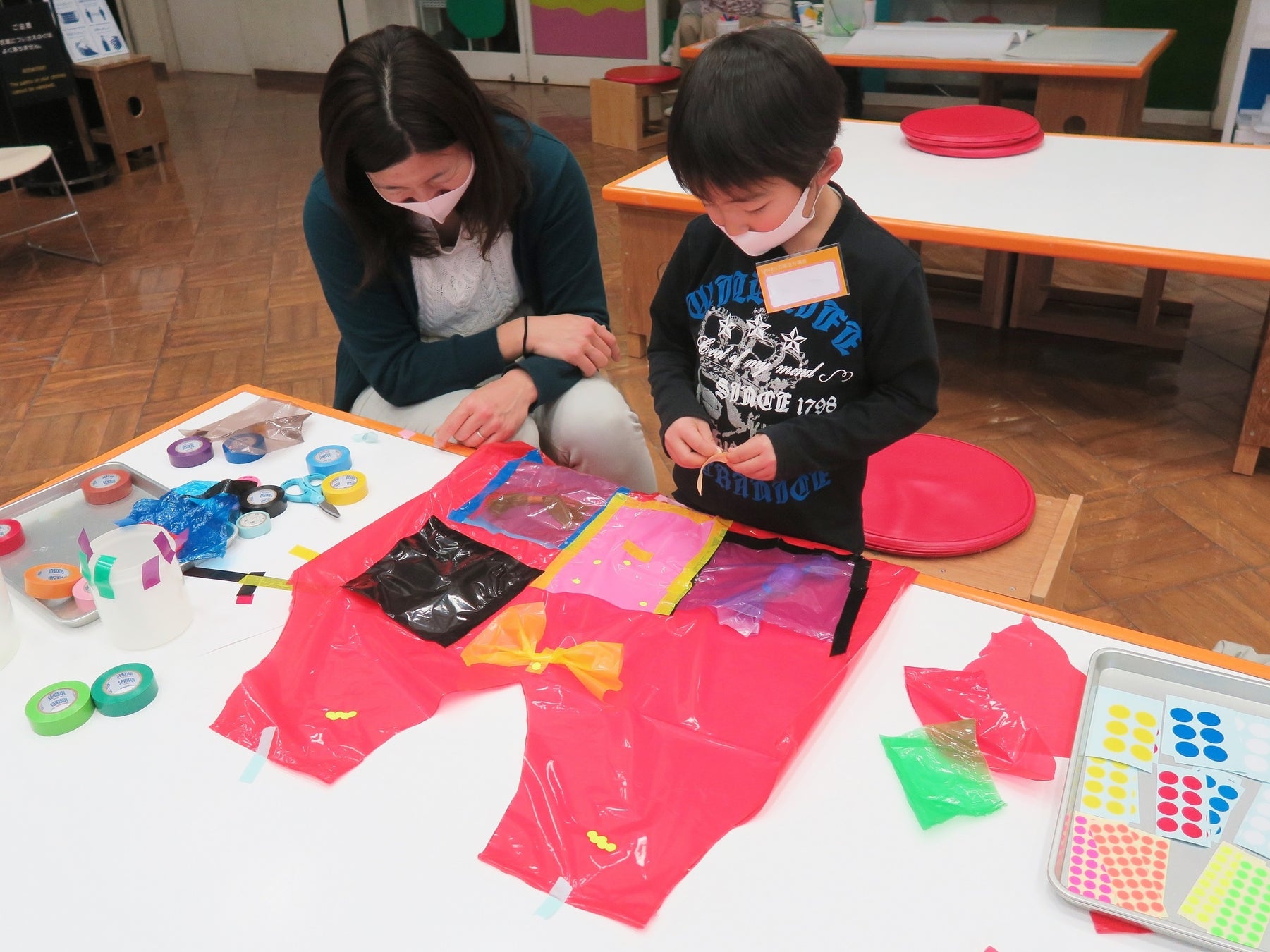 横浜美術館 休館中の仮拠点で 子どもから大人まで楽しめるアート体験で素敵な時間を やどかりプログラム 22年5月 8月開催プログラムの募集がスタート 公益財団法人 横浜市芸術文化振興財団のプレスリリース 横浜美術館 休館中の仮拠点で 子どもから大人まで楽しめるアート体験で素敵な時間を やどかりプログラム 22年5月 8月開催プログラムの募集がスタート 公益財団法人 横浜市芸術文化振興財団のプレスリリース