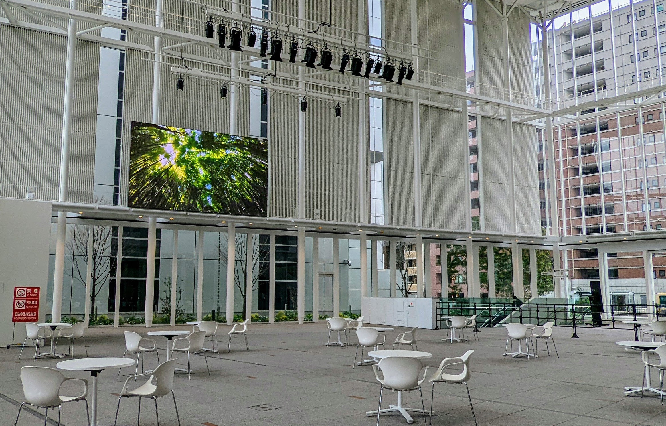 横浜市役所大型モニターイメージ