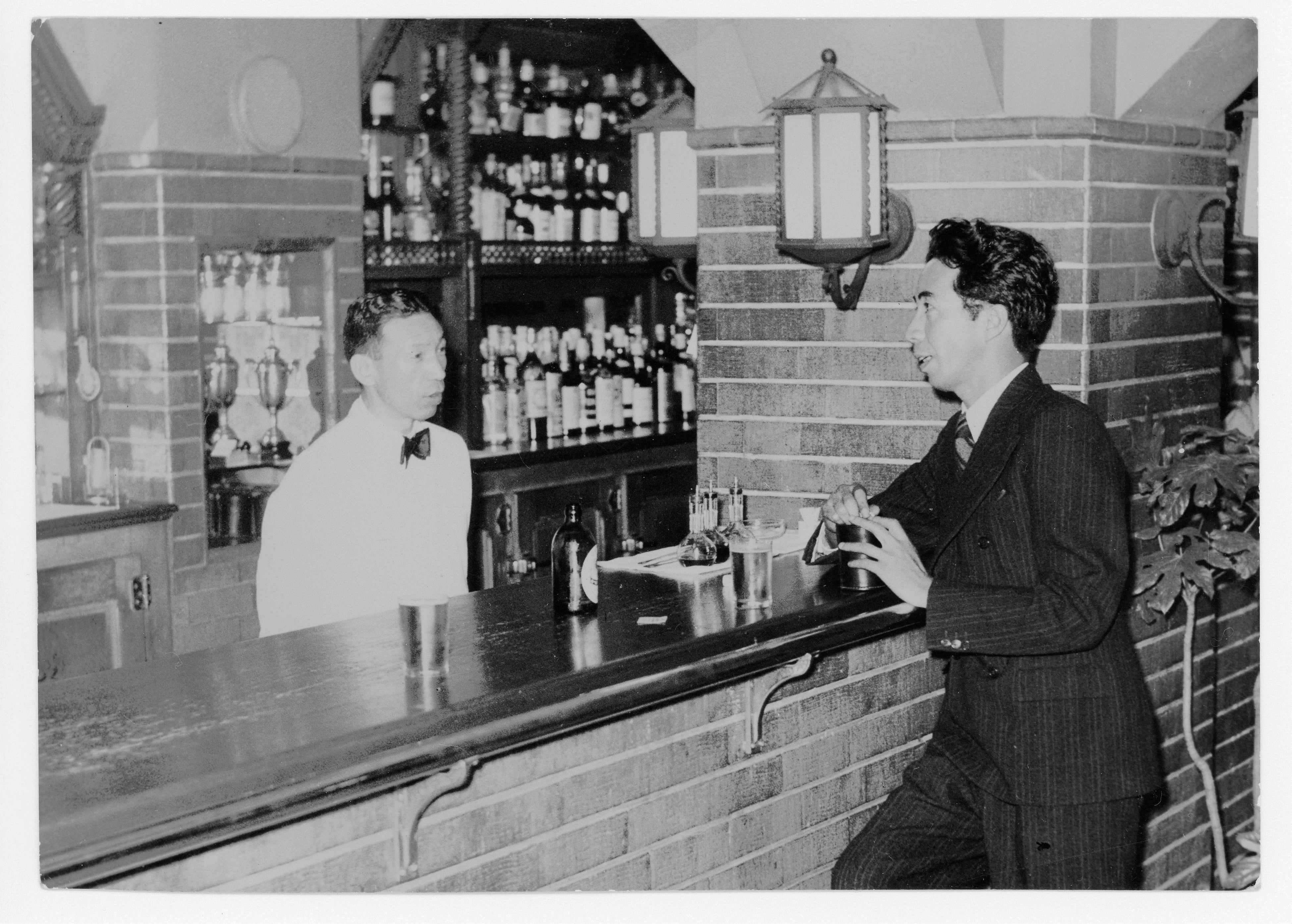 ホテルニューグランドのバー、シーガーディアンの大佛次郎 1933年頃