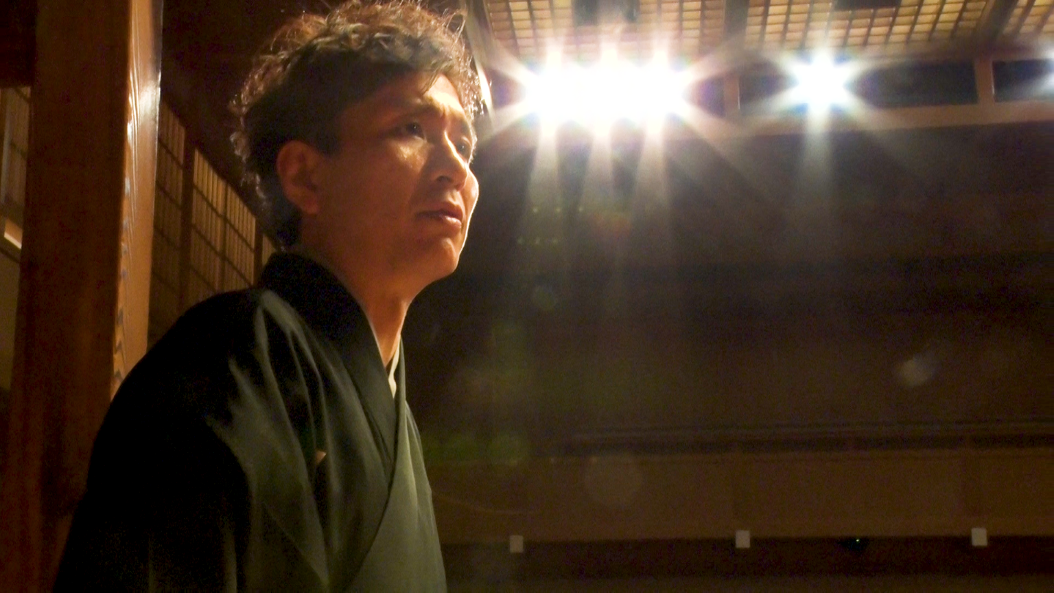 動画「茂山千之丞に密着！-「新たな笑い」と「狂言の未来」を見つめる男-」