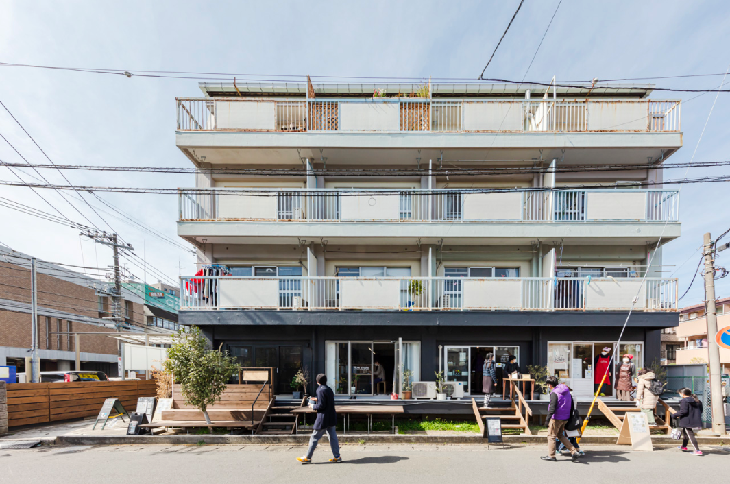 D6Parkの正面の様子。1F左から2軒目がピークスタジオのオフィス。