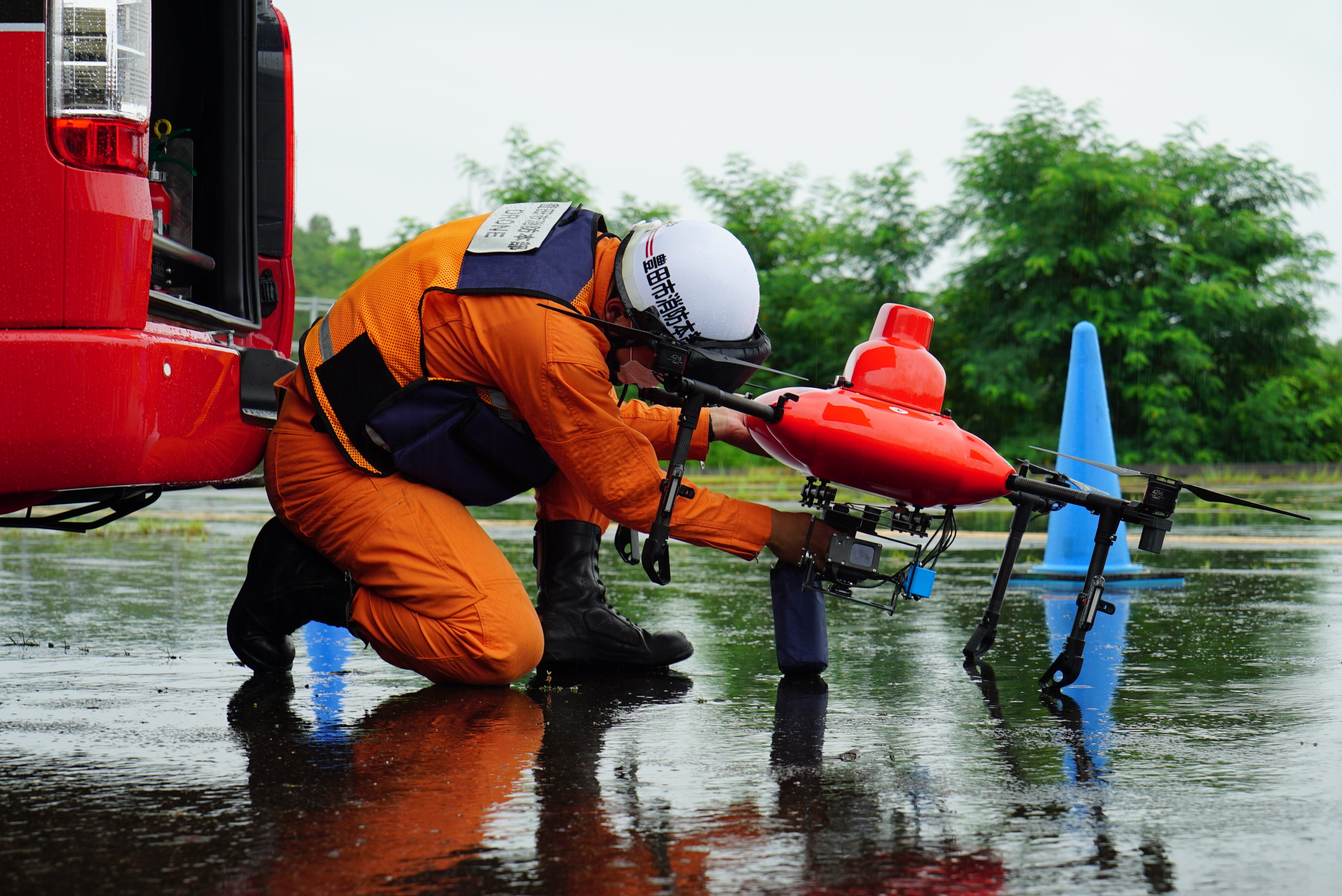 雨交じりの「DRONE EXPO 2022 in Aichi」豊田市消防本部のデモ（※１）