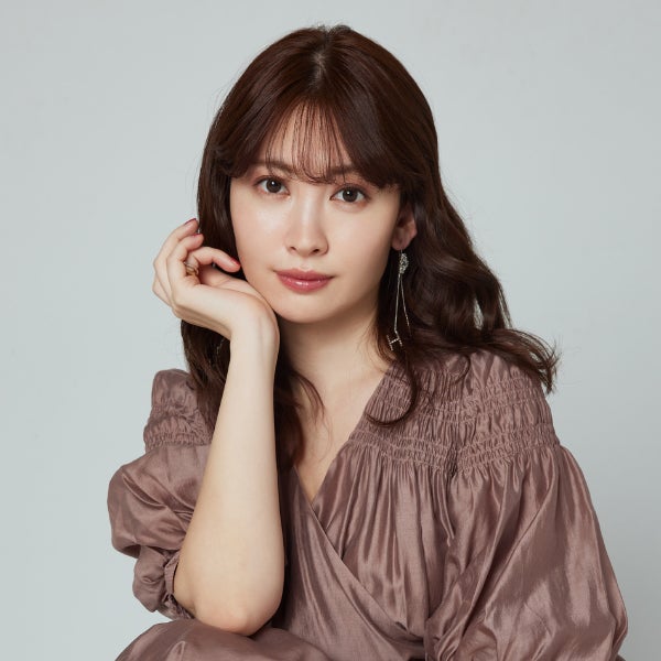 【タレント・モデル・起業家】 小嶋陽菜さん