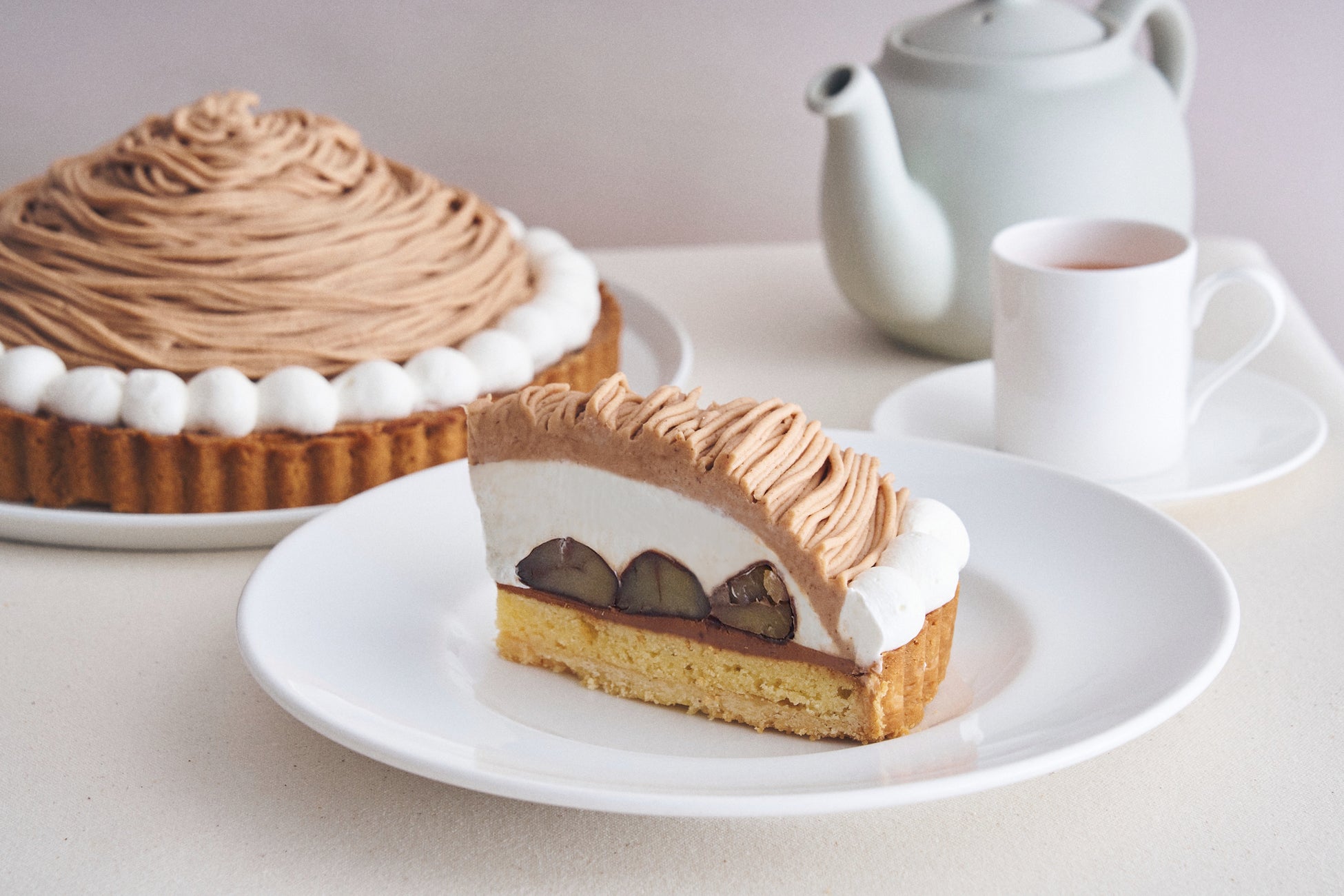 「cafe&books bibliotheque(カフェ&ブックス ビブリオテーク) 大阪・梅田」の「“フランス産栗”のモンブランタルト」税込み1,210円