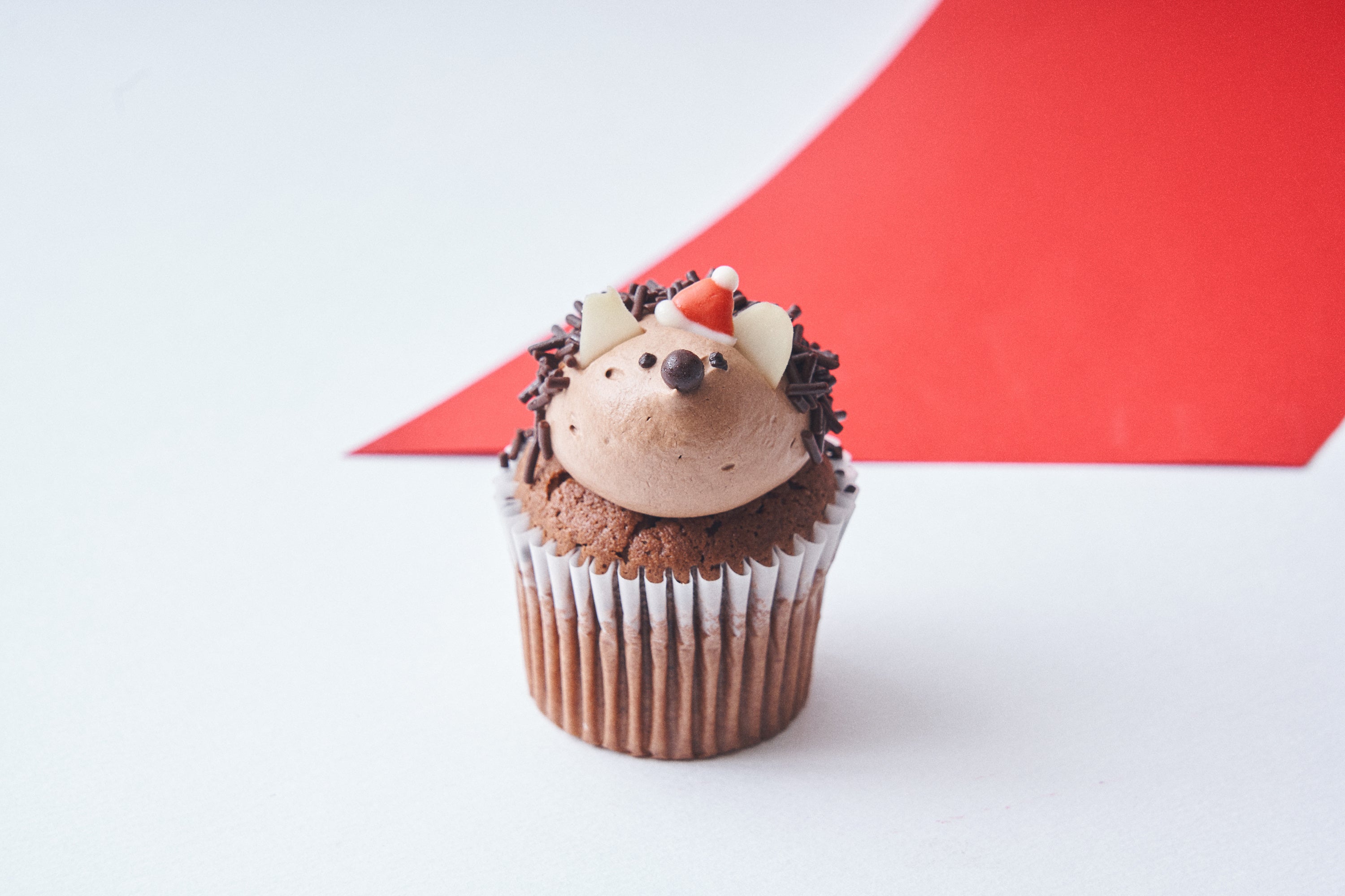 クリスマスフレッシュカップケーキ「サンタはりねずみ」