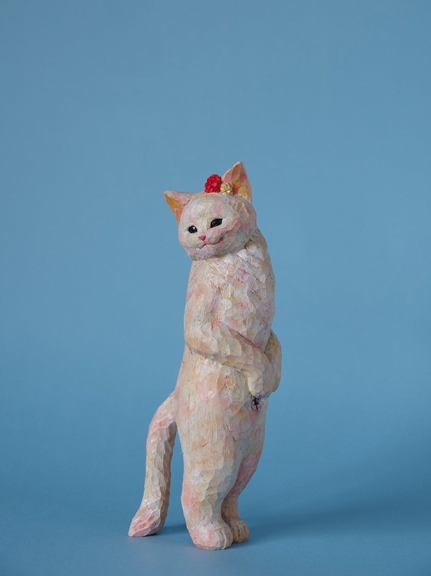 「成人式」 (クスノキに油彩、約幅7×奥行5×高さ23.5cm) 220,000円(税込)