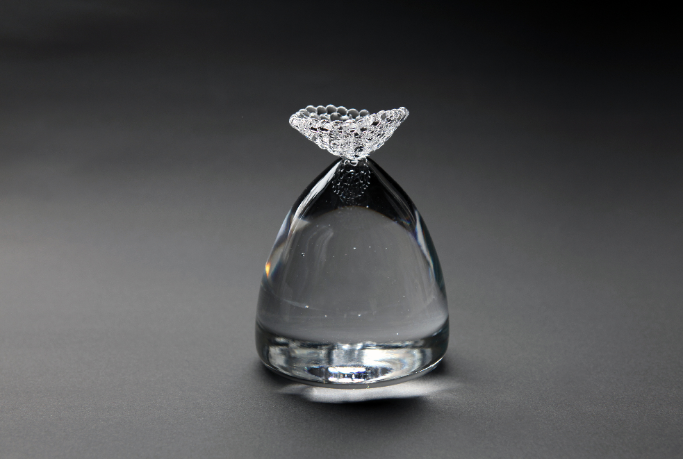 Akiko Takagi「hope」（ソリッドワーク・フュージング・ドレーピング、8.5×8.5×12cm） 132,000円（税込）