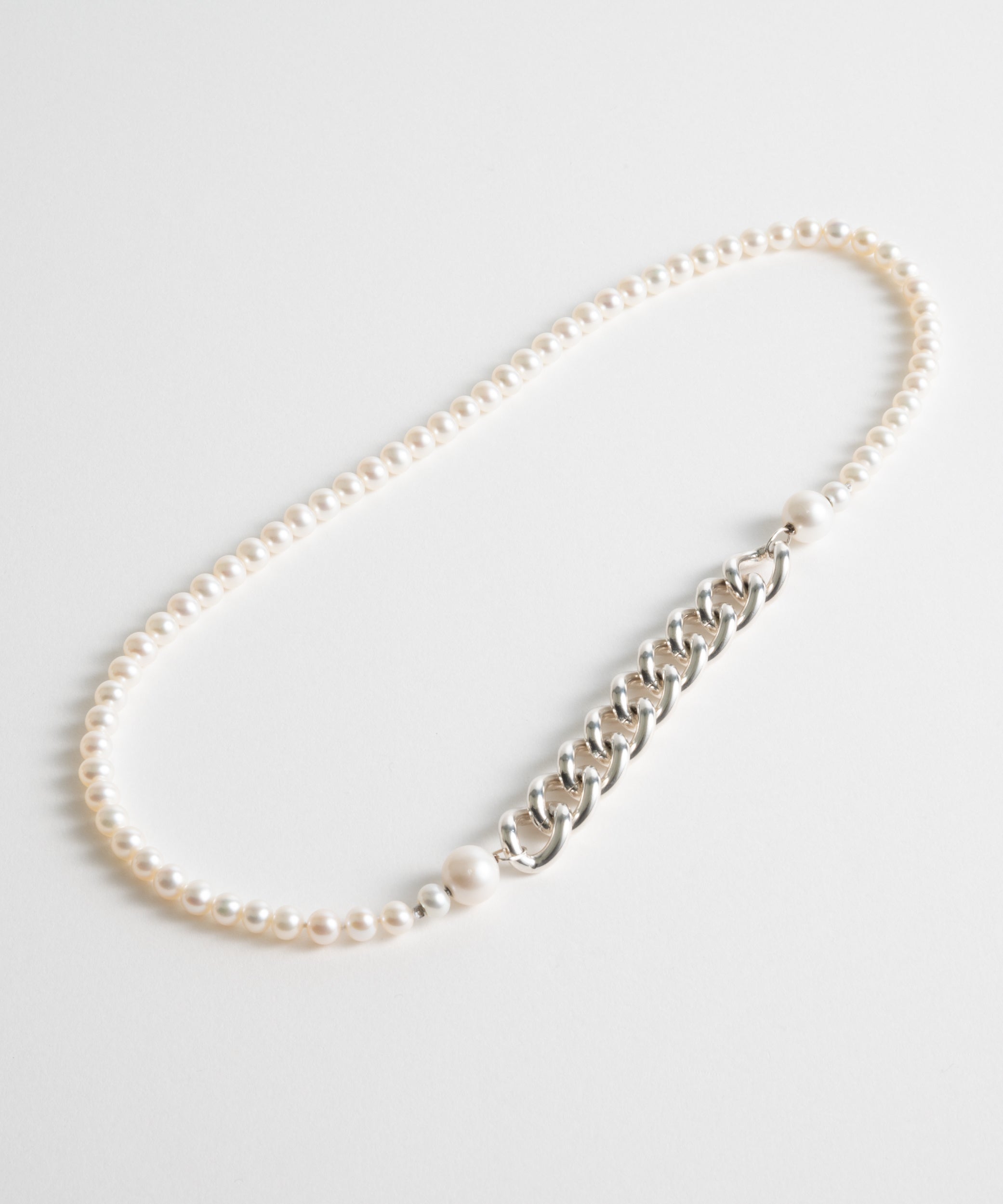 「マダマ」ネックレス　91,300円