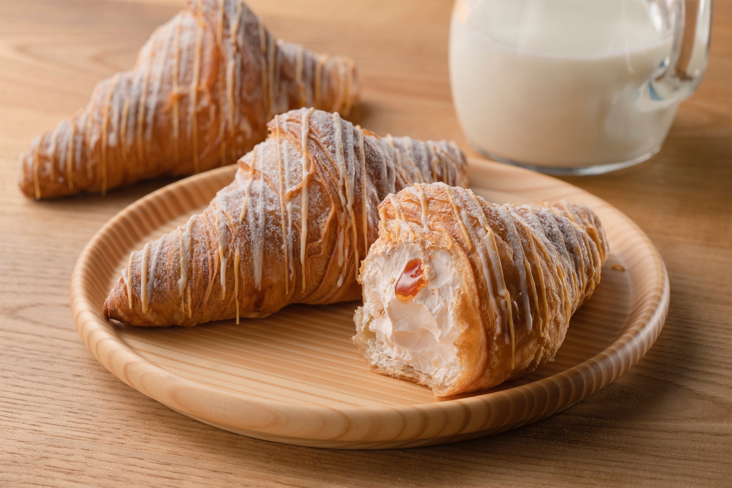 「とみたメロンハウス」メロンジュレクロワッサン」（1個）378円[各日限定400]※20日（水）からの販売