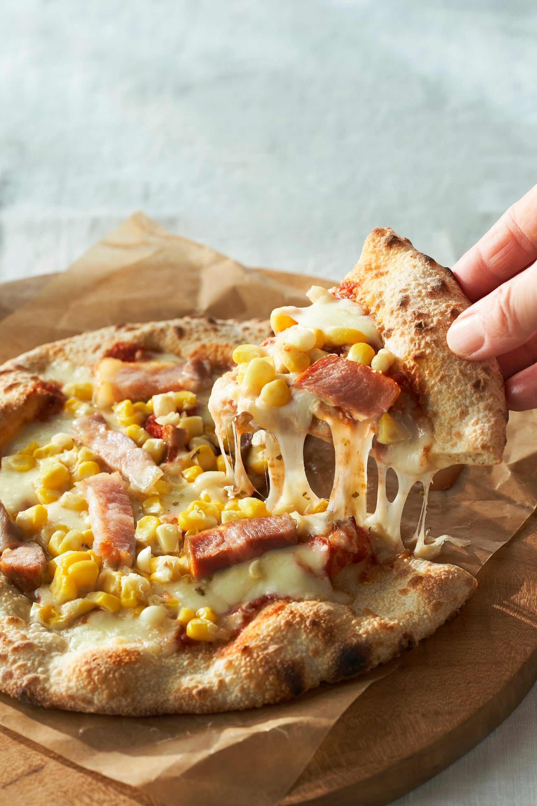 「北海道ピザ・ジョコーソ」とうもろこしの“ふらのピザ”（1枚）1,581円※20日（水）から販売