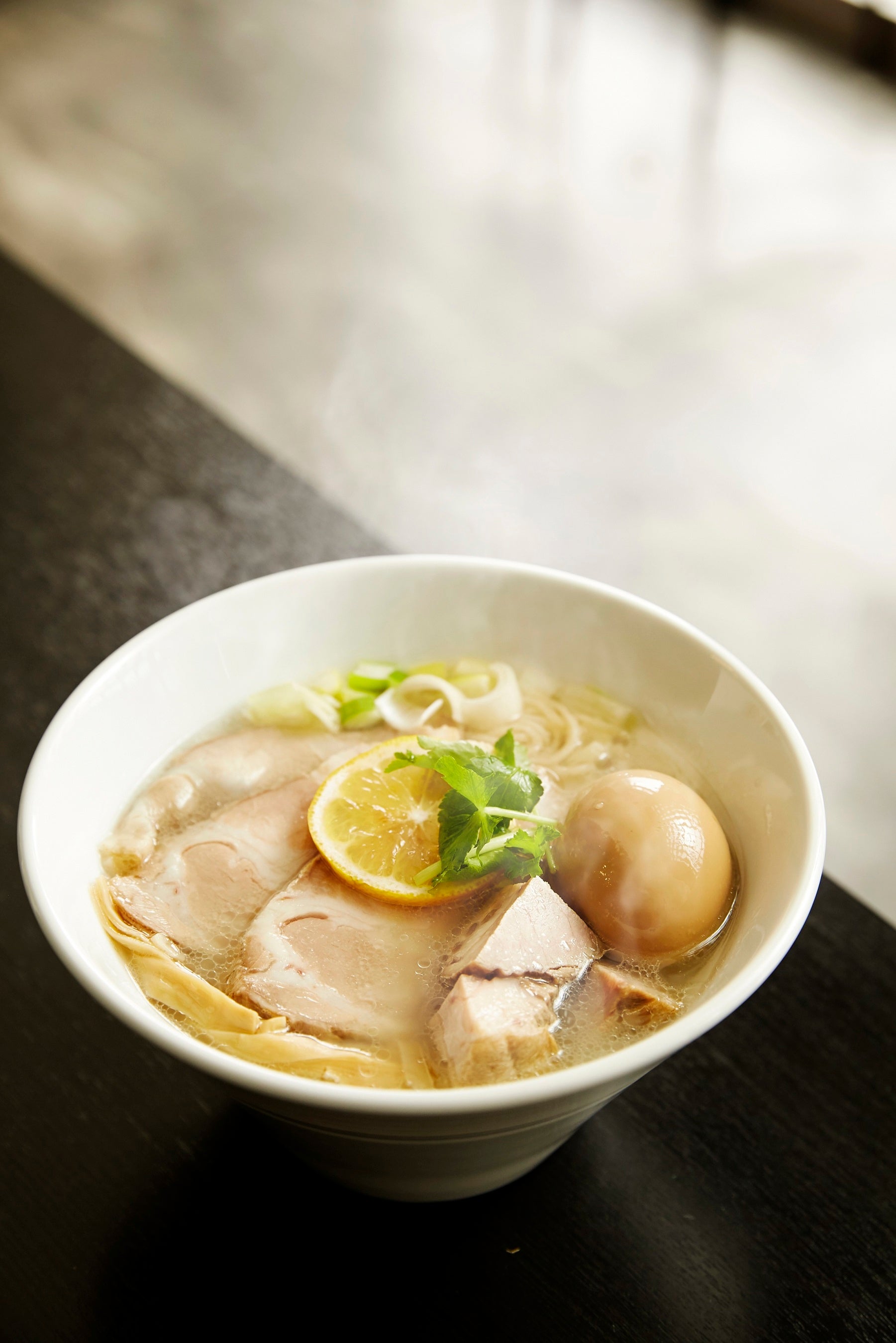 「麺処まるはＲＩＳＥ(ライズ)」 特製濃厚はまぐり塩（1人前）1,380円［各日限定300］※4月19日（火）まで販売。