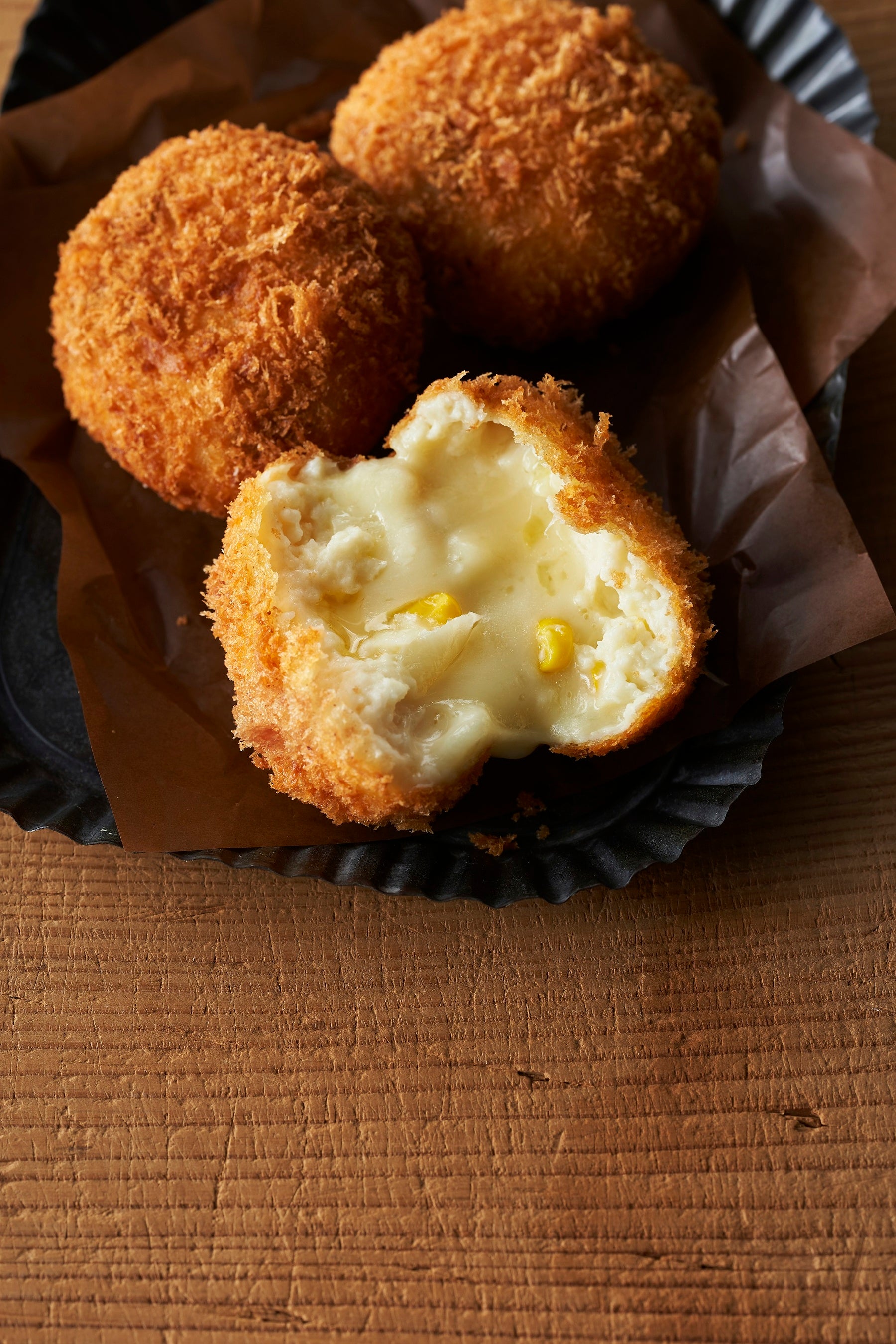 「じゃがいもHOUSE」道産バターとチーズたっぷりのミルククリームコロッケ（１個）432円[各日限定200]※20日（水）からの販売