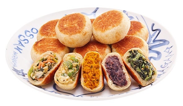 長野県「信州・鬼無理　いろは堂」炉ばたのおやき各種（各１個） ２４１円から　＜実演＞