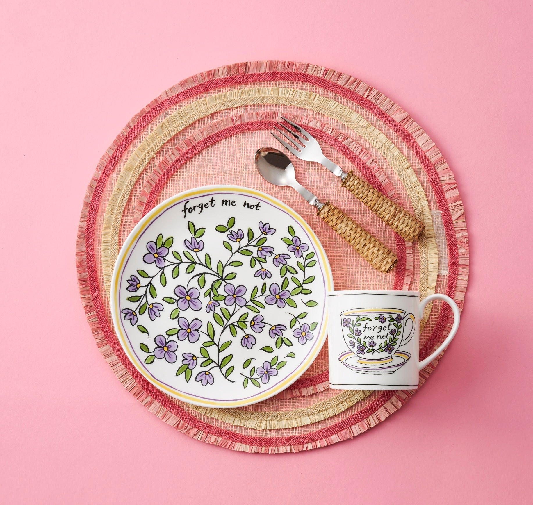 ケーキプレート（2枚セット）7,201円 マグカップ（2個セット）6,600円 カトラリー（2本セット）2,801円 プレイスマット（1枚）5,500円 