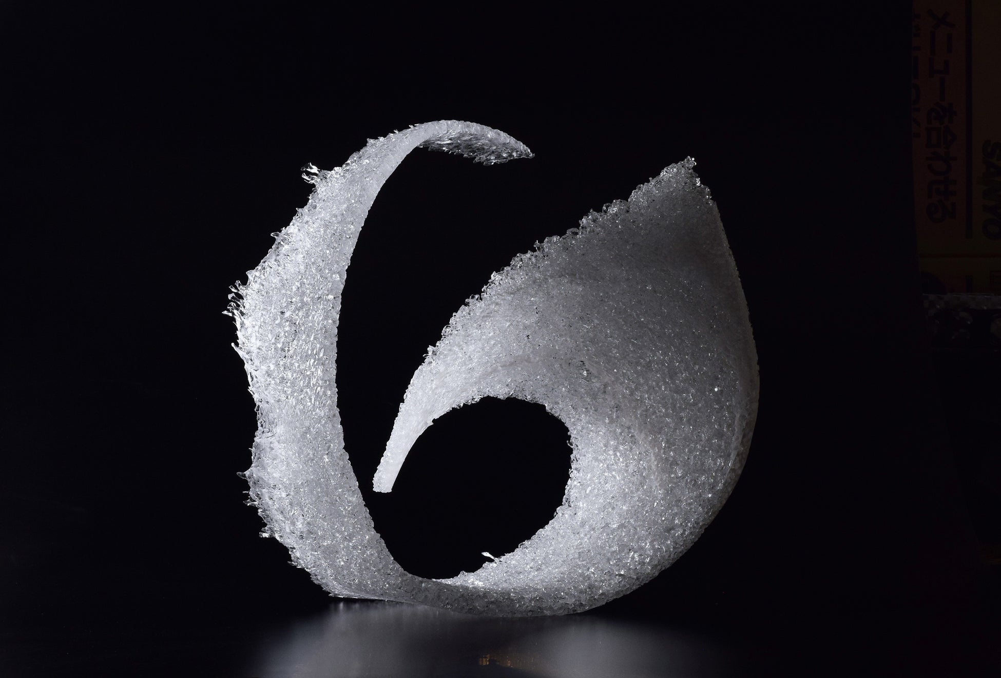 「icy flow #8」   (幅48×奥行44.2×高さ53cm、箱付) 660,000円(税込)