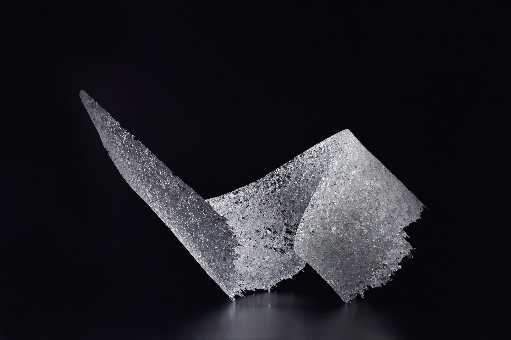 「icy flow # １１」 （幅７８．５×奥行５２．１×高さ３９．４ｃｍ箱付）６６０，０００円（税込）