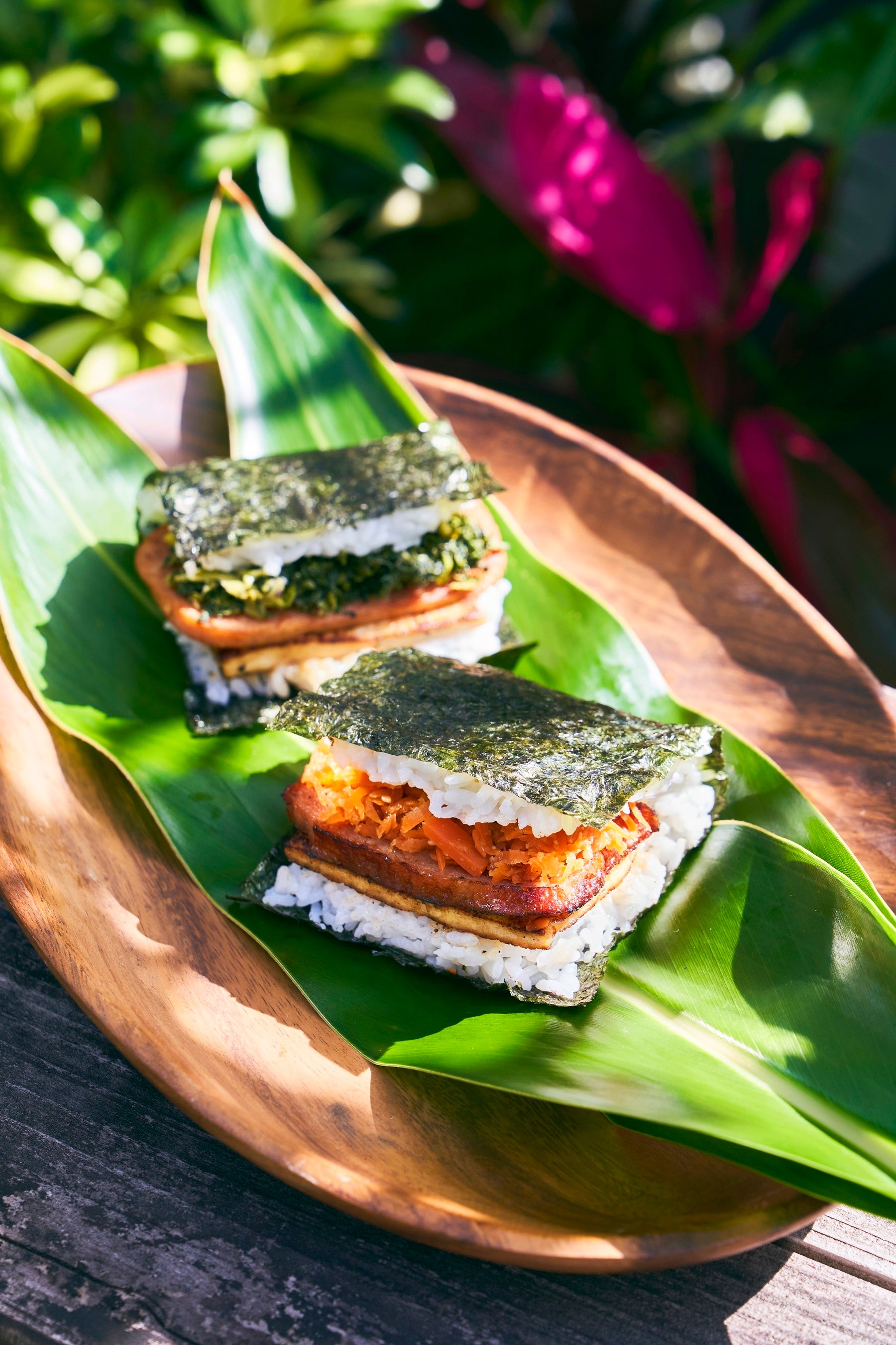 「ぶたや 黒将」ポークトーフオニギリ (人参しりしり、チキナー、各1個)各540円