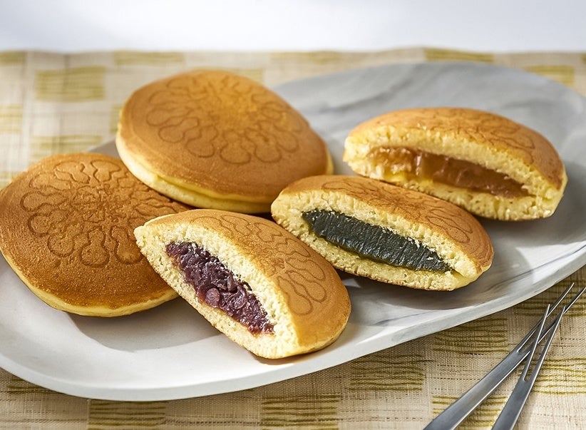 「両口屋是清」 手なり（小豆粒あん・抹茶あん・林檎あん、１個）各１７３円　※４月２１日（木）リニューアル