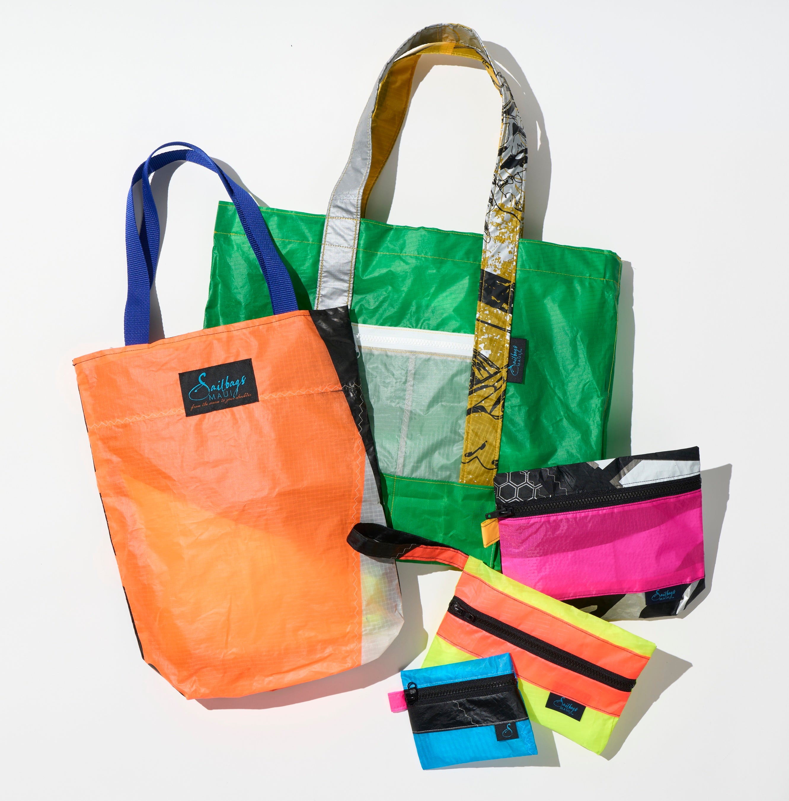 「セイルバッグスマウイ」 ブックバッグ (約幅33cm×高さ40cm) 9130円など[いずれも現品限り] ◎9階 祝祭広場