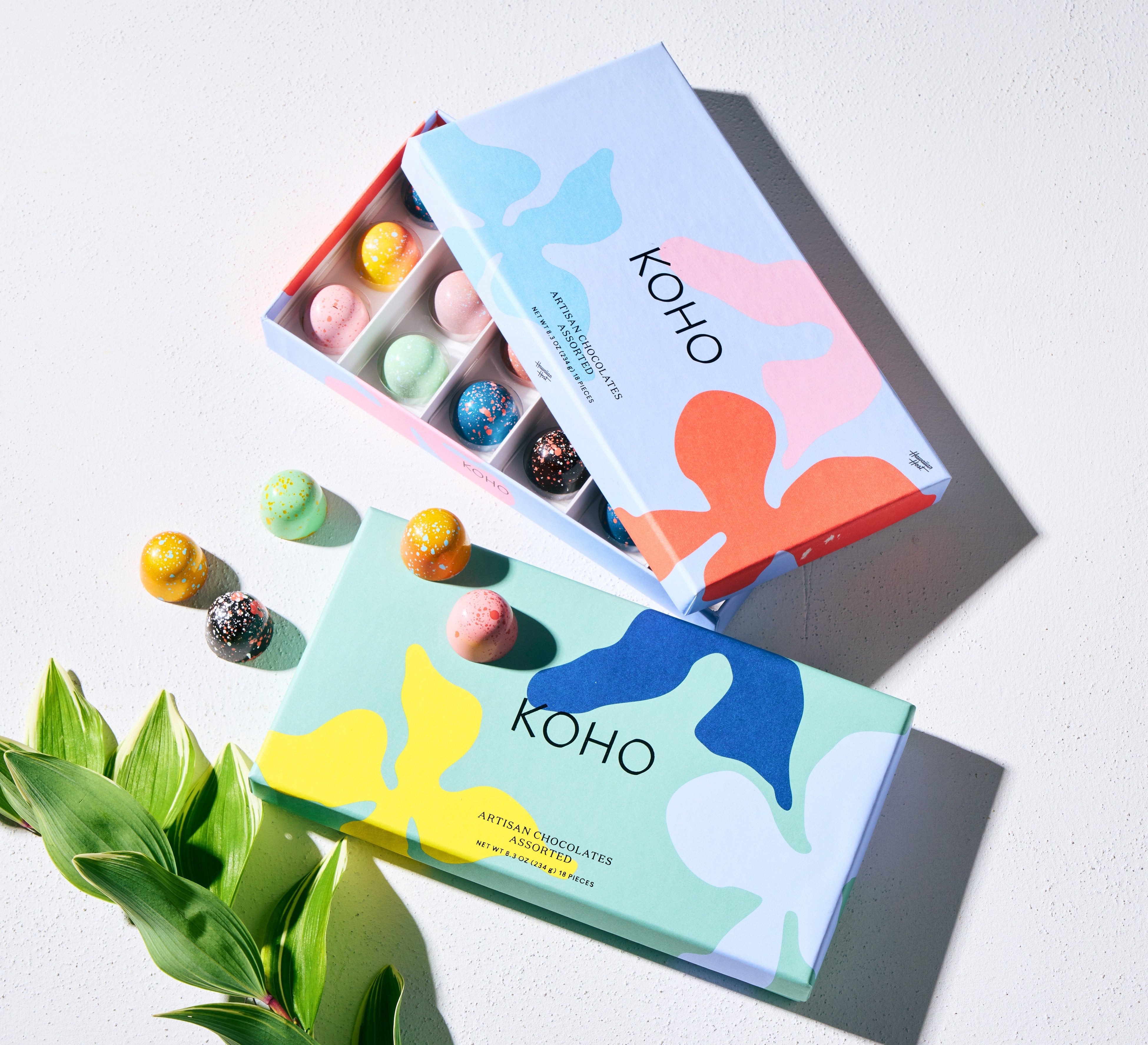 「KOHO」 ボンボンショコラアソート ブルー (リリコイキャラメル‧マカデミ アブロッサムハニーキャラメルな ど6種類計18粒入り)7,020円など ◎9階催場