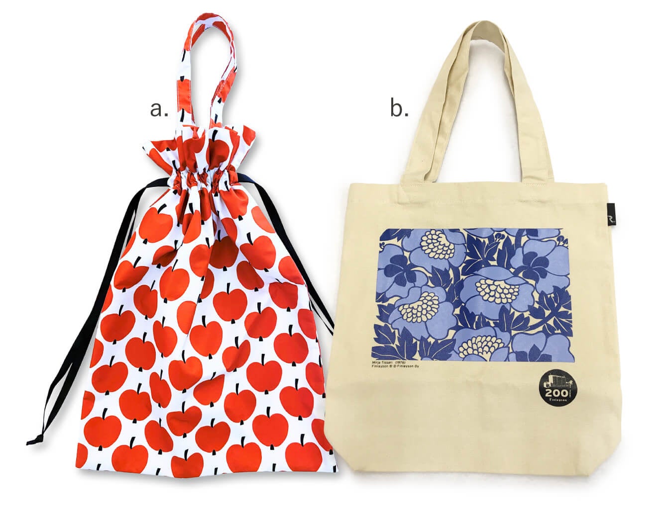【展覧会オリジナルグッズ】a.“オンップ”巾着トートバッグ 1,980円 b.“アンヌッカ”トートバッグ 3,850円