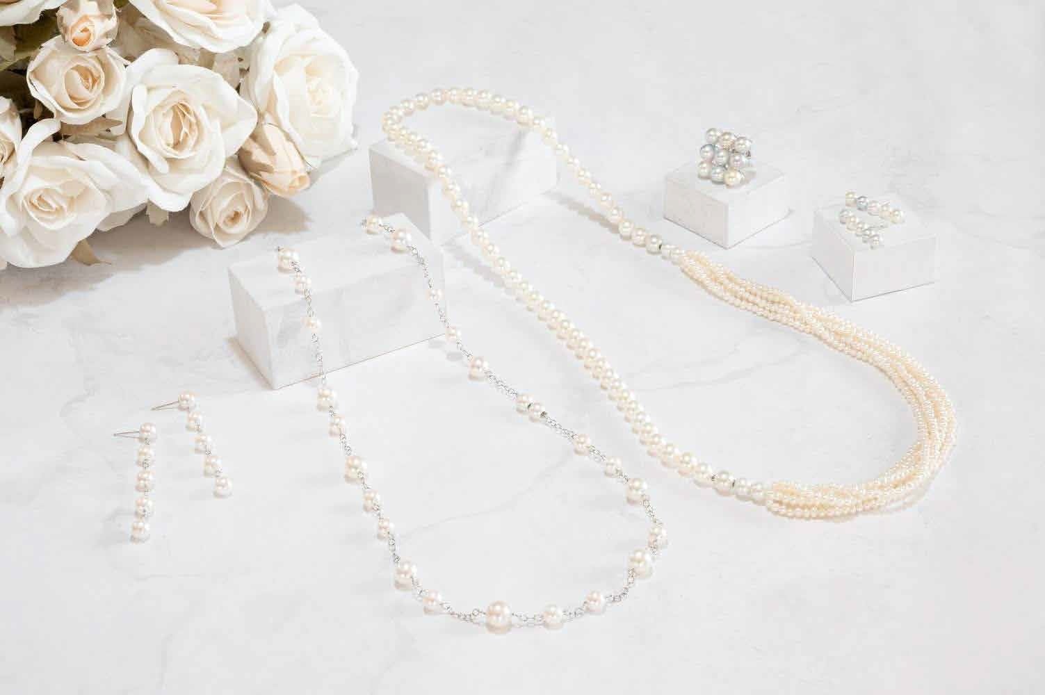 「マダマ」 a.ピアス 68,200円 b.ネックレス 255,200円 c.ネックレス 235,400円 d.ブローチ 82,500円 e.ピアス 60,500円 ◎１階アクセサリー売場