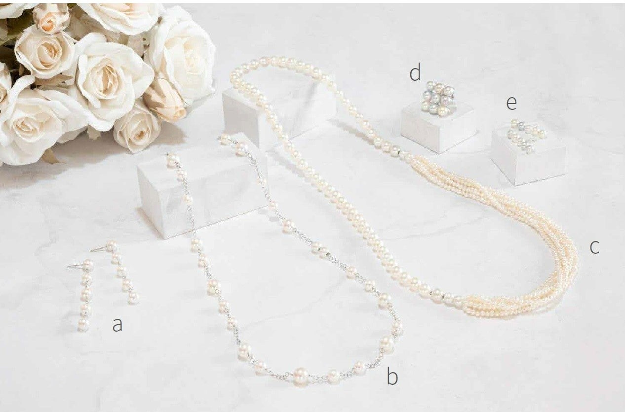 「マダマ」 a.ピアス 68,200円 b.ネックレス 255,200円 c.ネックレス 235,400円 d.ブローチ 82,500円 e.ピアス 60,500円 ◎１階アクセサリー売場