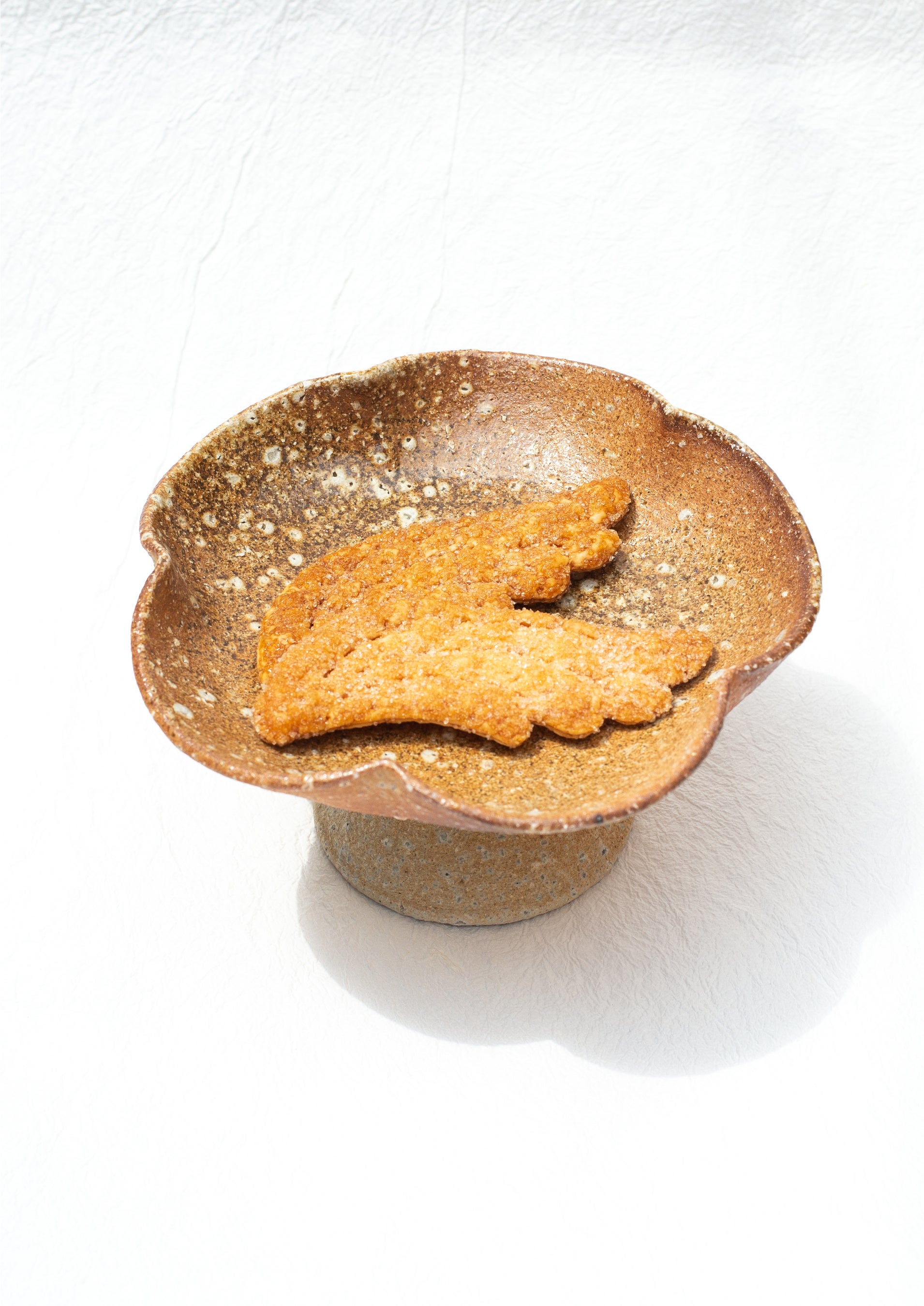 神崎秀策「信楽輪花高台皿」 （直径18.8×高さ10cm、箱なし） 11,000円