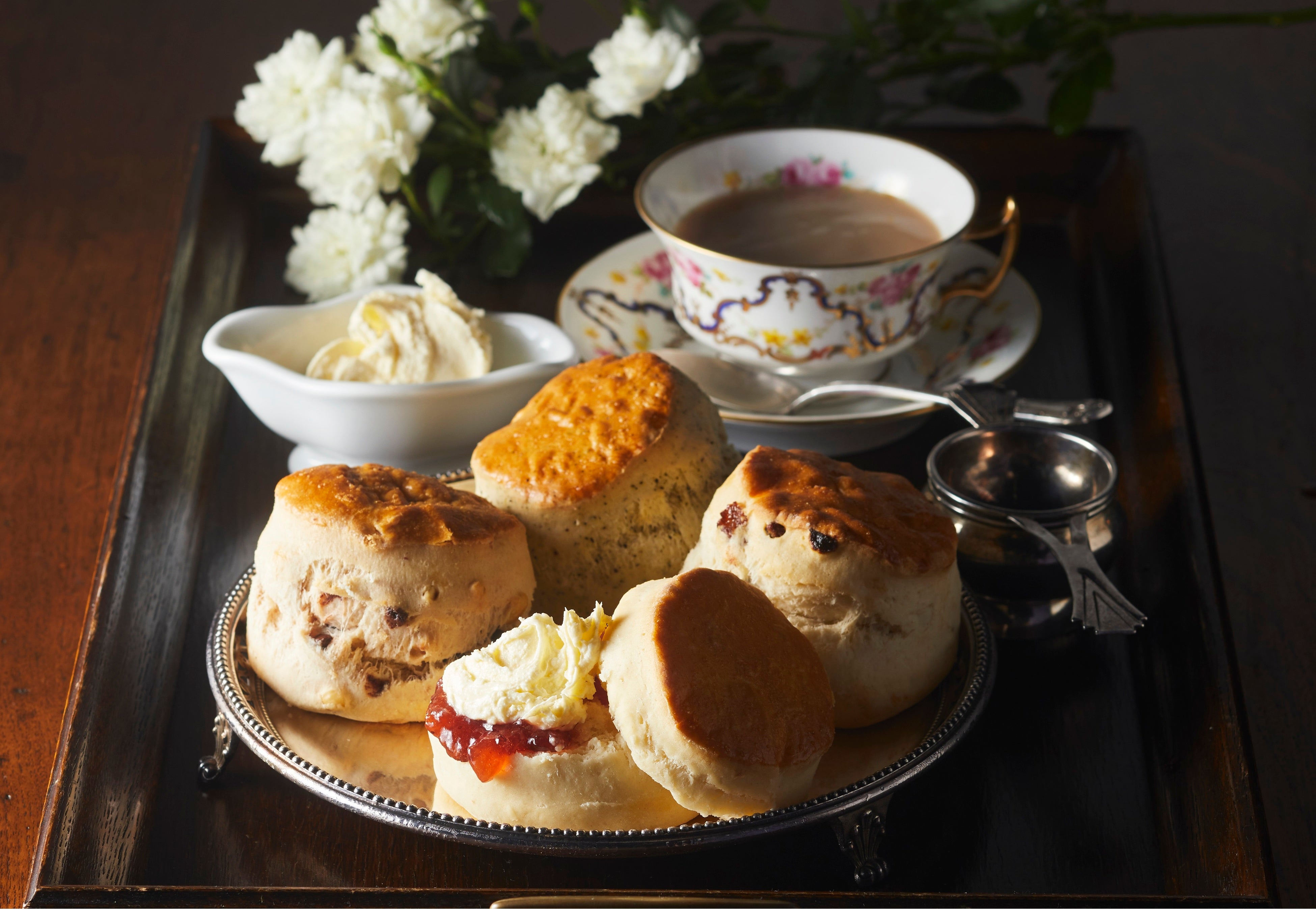 スコーン（a.アールグレイ柚子 b.サルタナレーズン c.プレーン d.チョコレートヘーゼルナッツ、各1個）各331円