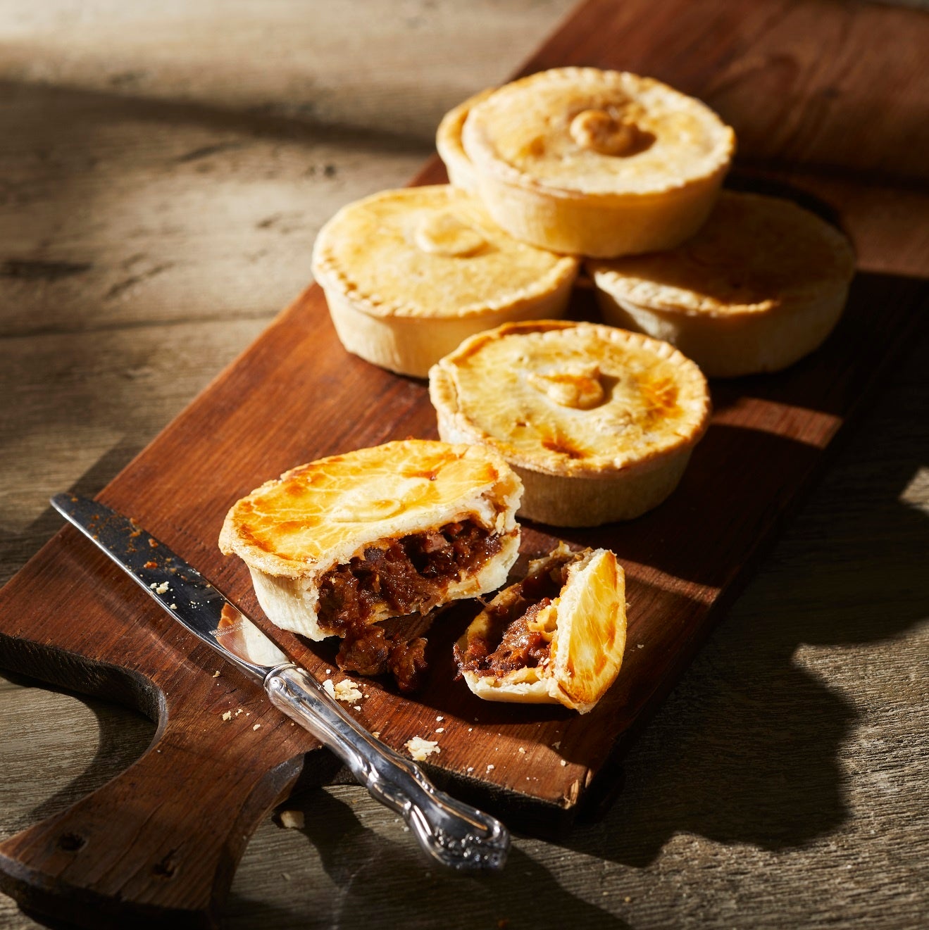 「ポールズ・プロパー・ブリティッシュ・パイズ」 パイ（ステーキ＆エールパイ、チキン・ハム&リークパイ、フィッシュパイ、1個） 各702円