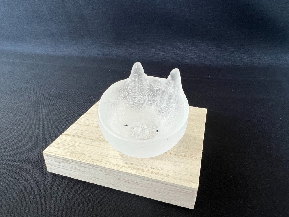 巽愛子「兎のぐい吞」 （パート・ド・ヴェール、6×6×4㎝、桐箱付） 6,600円