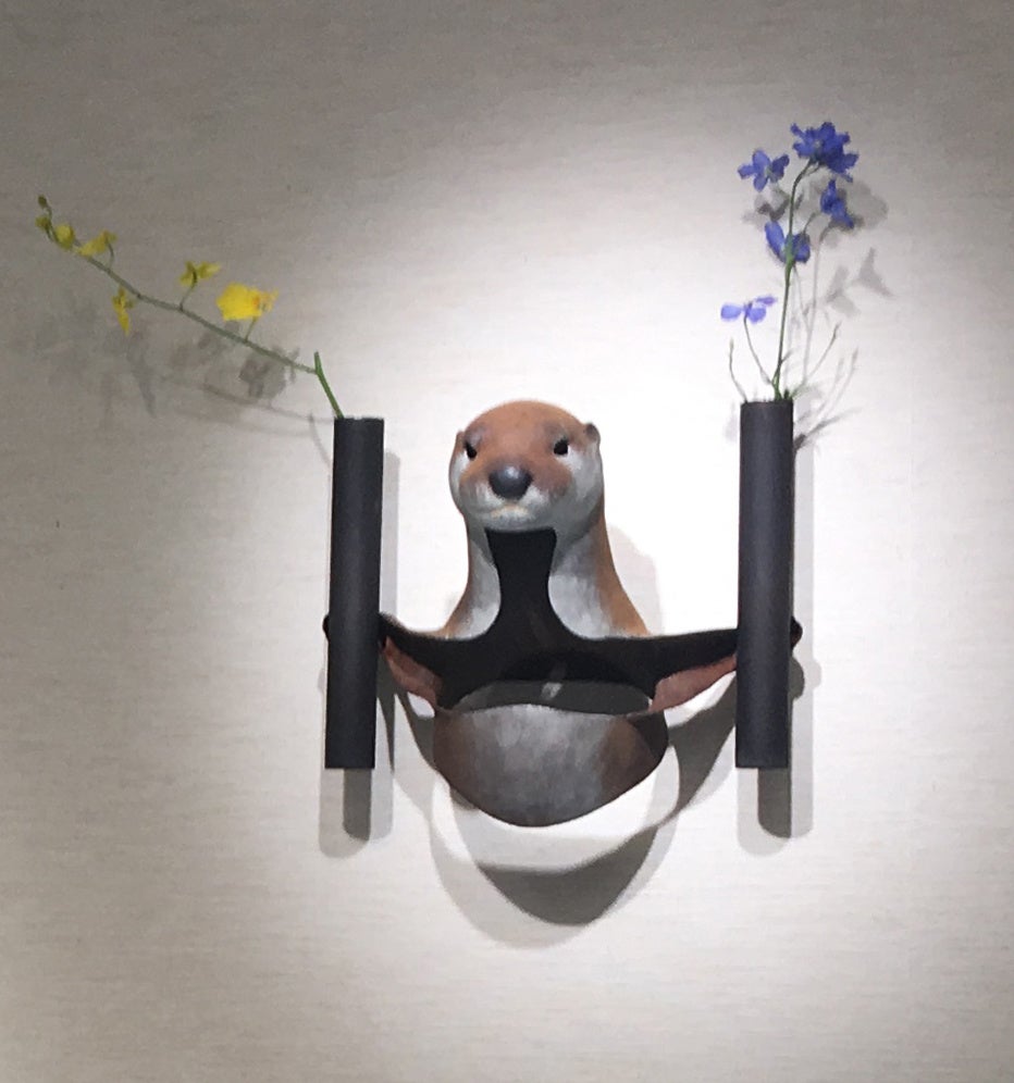 藤田政利 二輪挿「棒あそびーカワウソ」 (鉄、約22×25×17cm) 264,000円