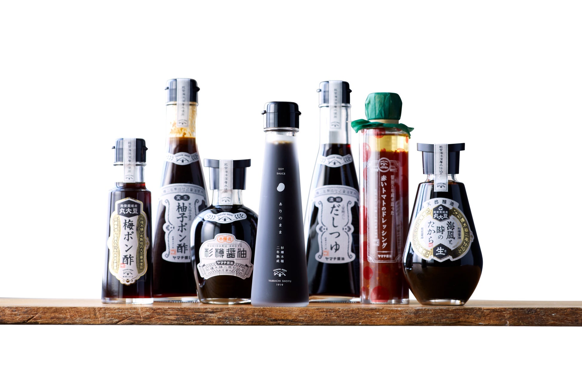 「ヤマチ醤油」 海風と時のたから(200ml)918円、赤いトマトのドレッシング(180ml)670円など