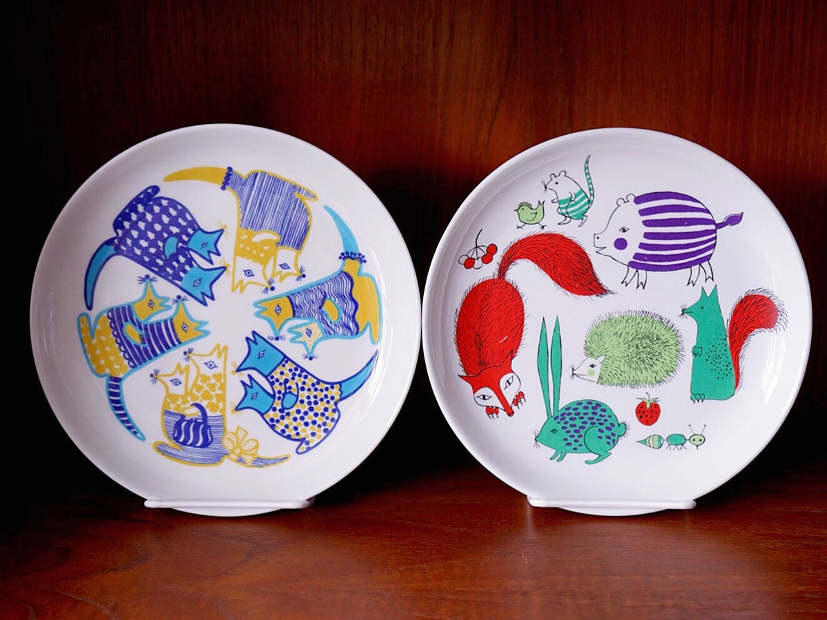 「アラビア」プレート（径約19cm、1960年～1970年代、フィンランド製）左：11,550円　右：16,500円【いずれも現品限り】