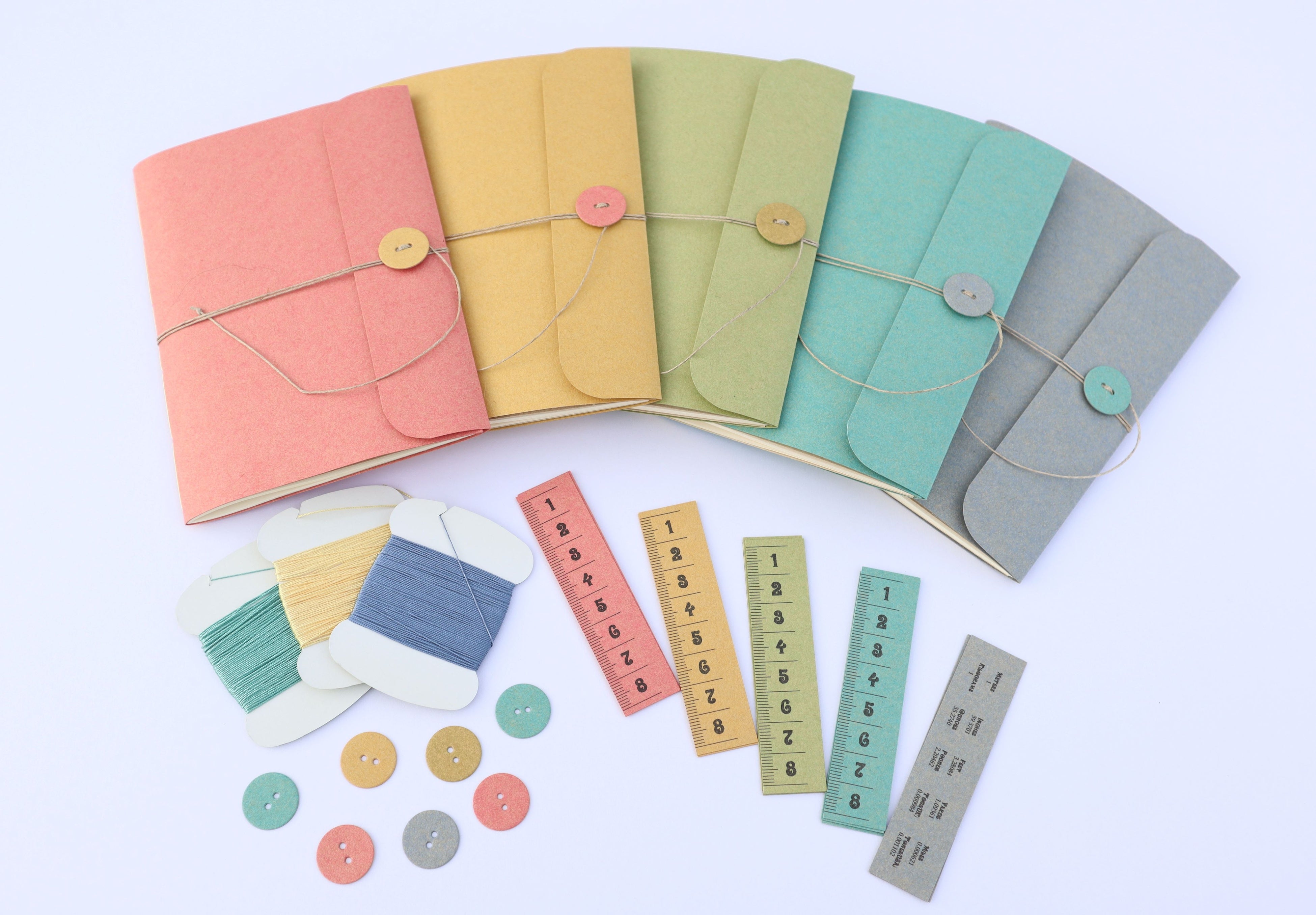 「inoui（イヌイ）」  キーホルダー・バッグチャーム990円から ※お渡し：当日 ※所要時間：革のビスケット約15分