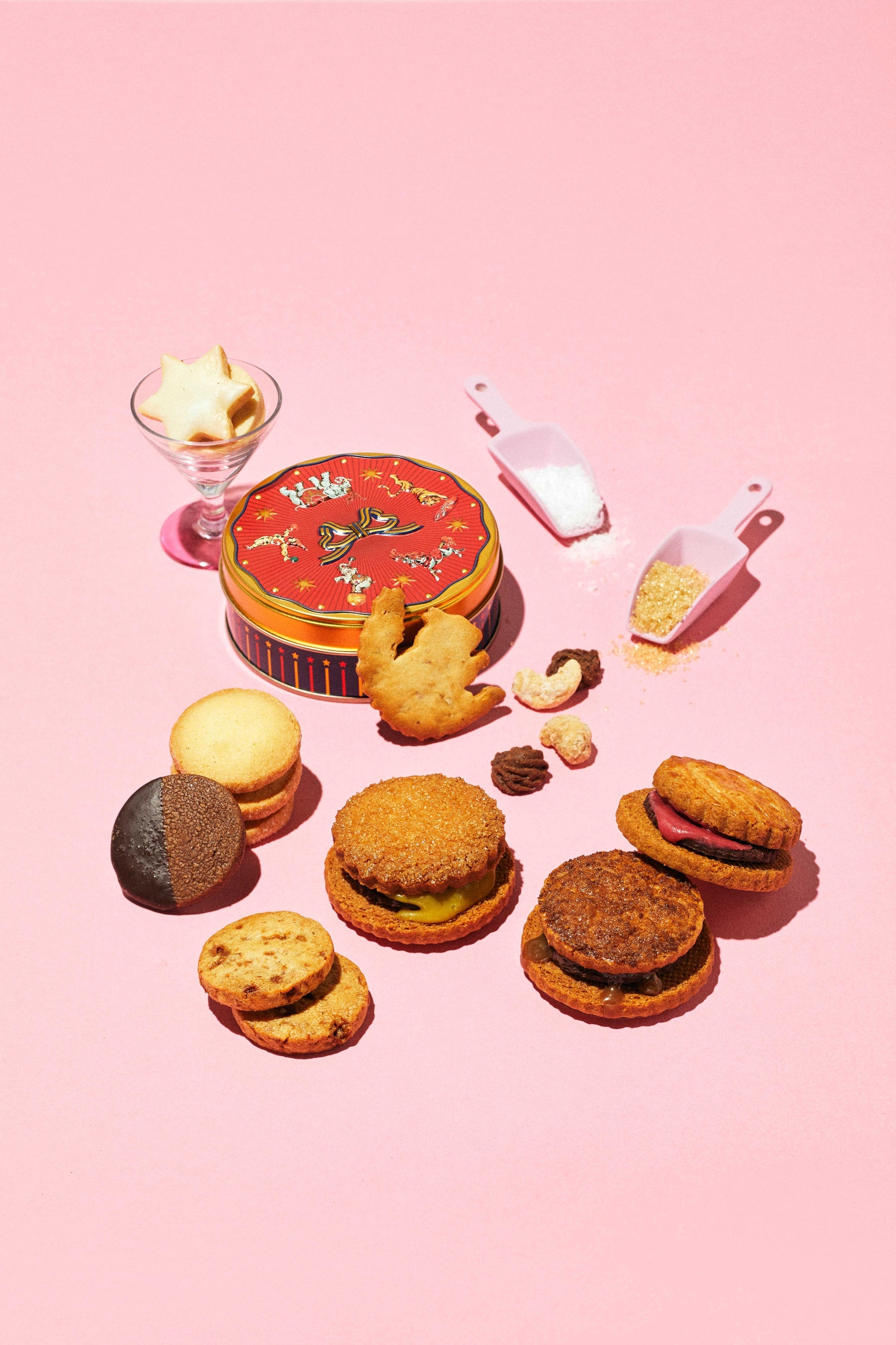 大阪「haba sa hana」（ハバ サ ハナ） 喜界島ザラメのクッキー缶＜りす缶＞ （100ｇ）1,781円[各日販売予定数60] 左）など