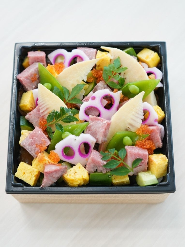 「Matsusaka BEEF WHATS(マツサカビーフ ワッツ)」 松阪牛 春の肉ちらし寿司 (1折)1,620円