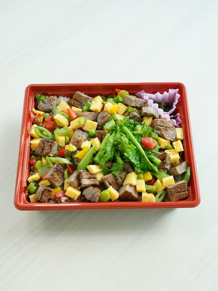 「利久ぷらすキッチン」ちらし寿司風 厚切り牛たんちらし丼〈麦飯使用〉（1折）1,836円