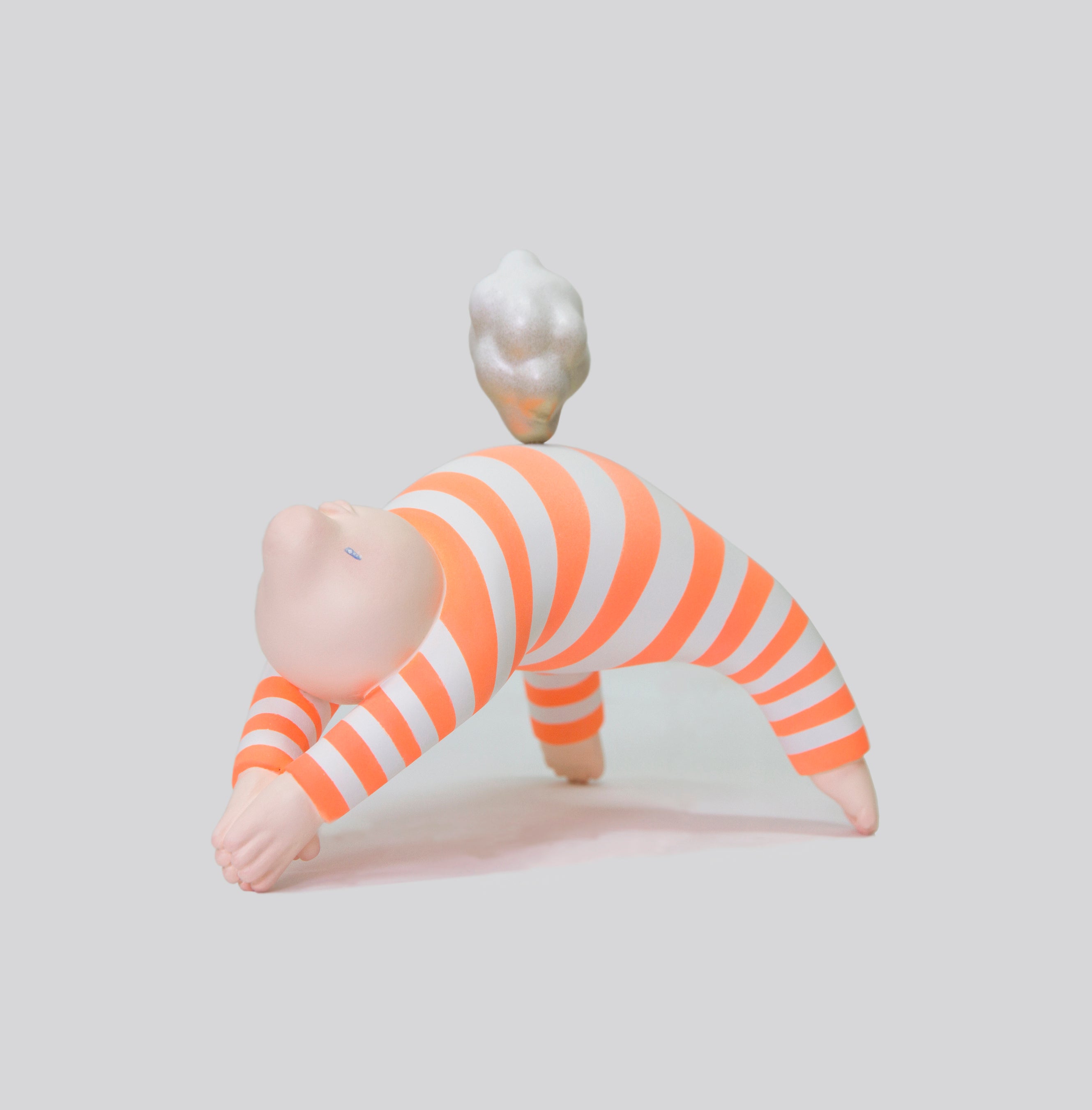 堀川由梨佳「bridge-balance cloudgold-  」 （樹脂・アクリル絵具、幅15×奥行15×高さ22.5cm） 121,000円