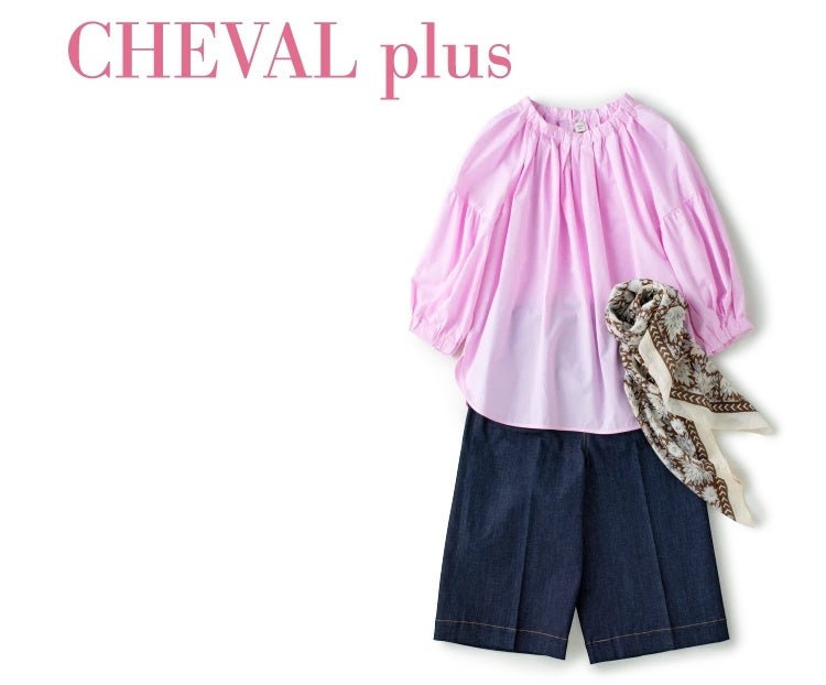 「シュヴァルプラス」ブラウス 25,300円 パンツ 20,350円 ストール 9,900円