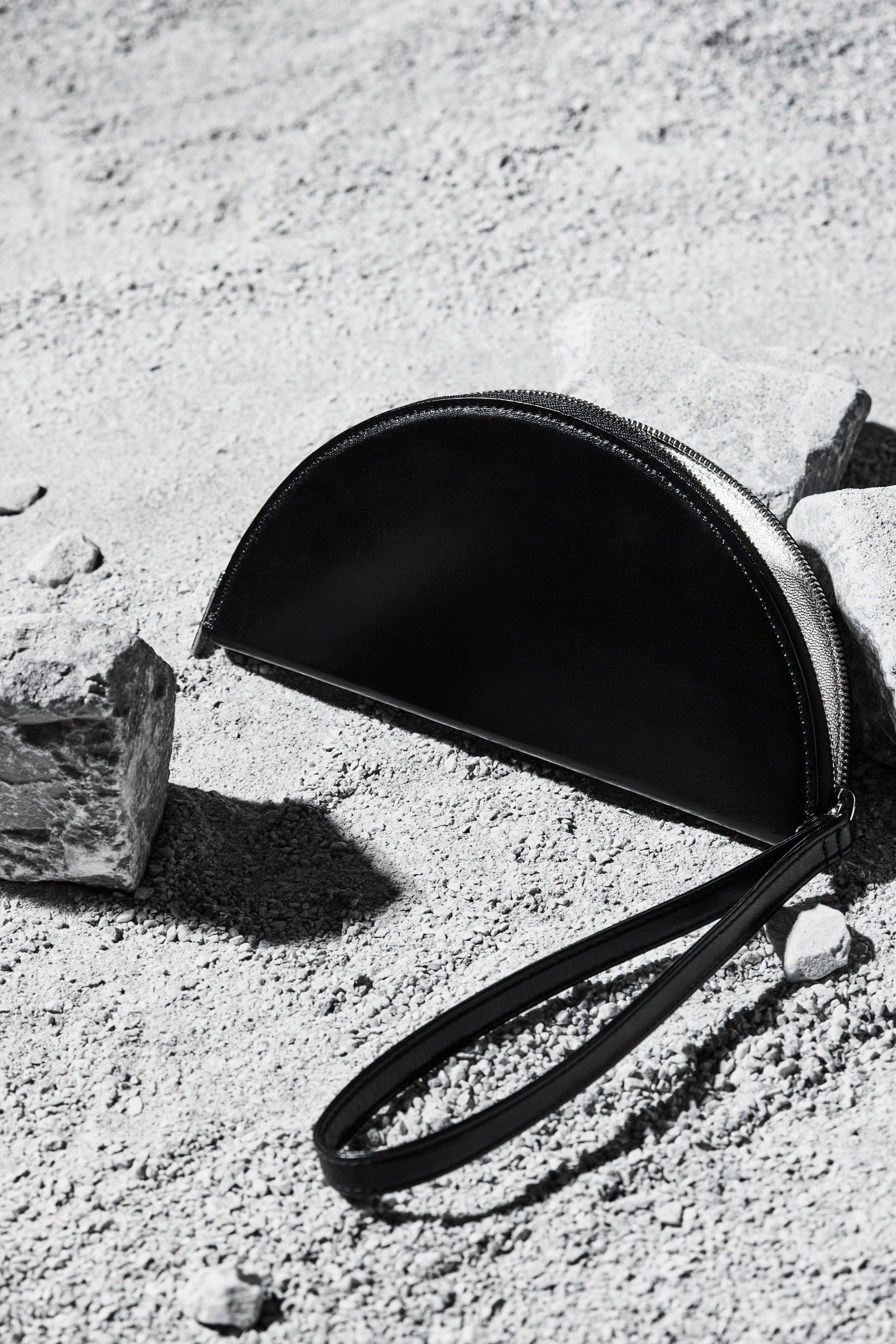 SUPER HALF MOON CLUTCH 26,400円