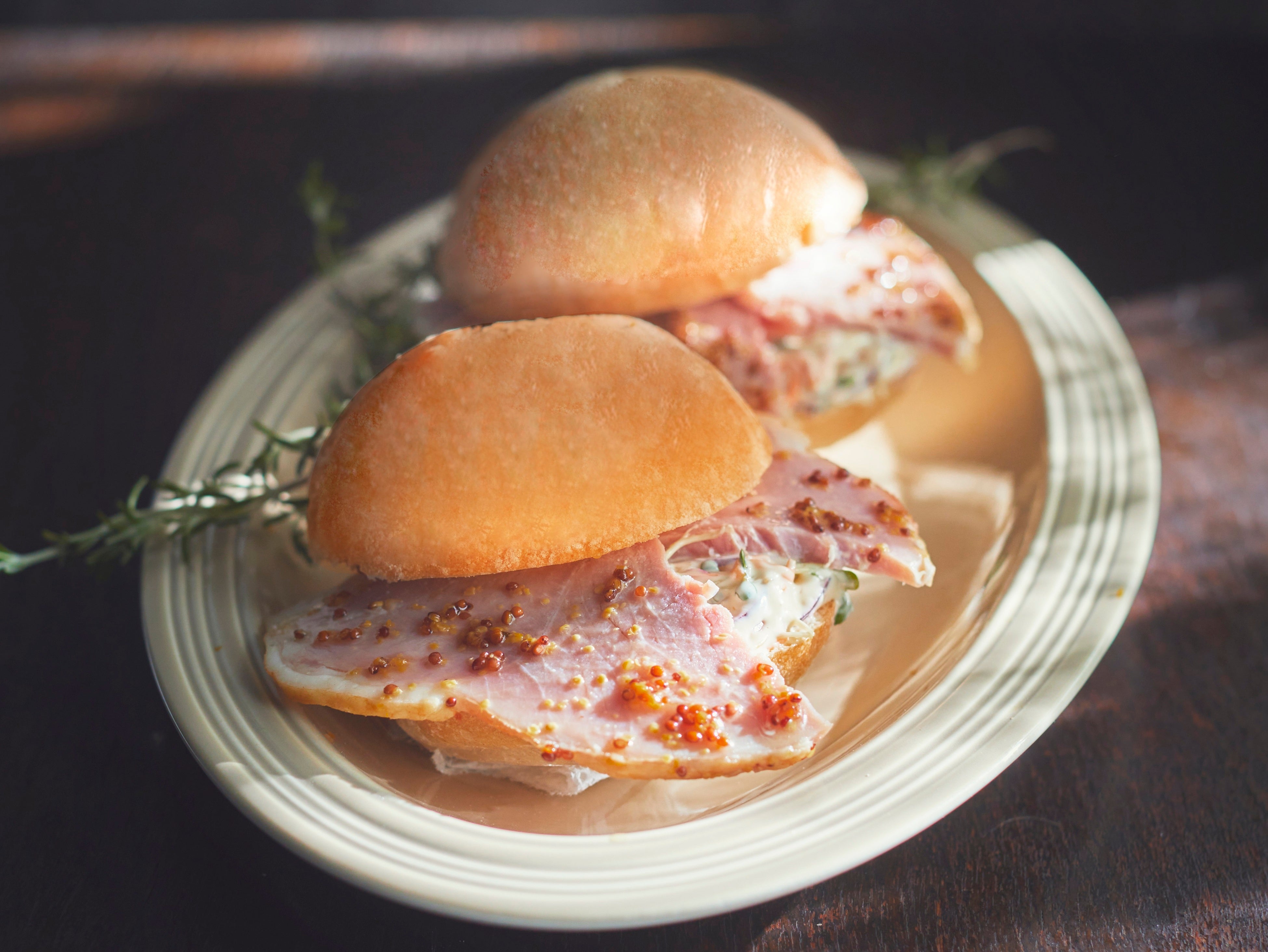 「リッシュマンズ」ハニーマスタードハムサンド(1人前) 1,404円 ◎9階 催場