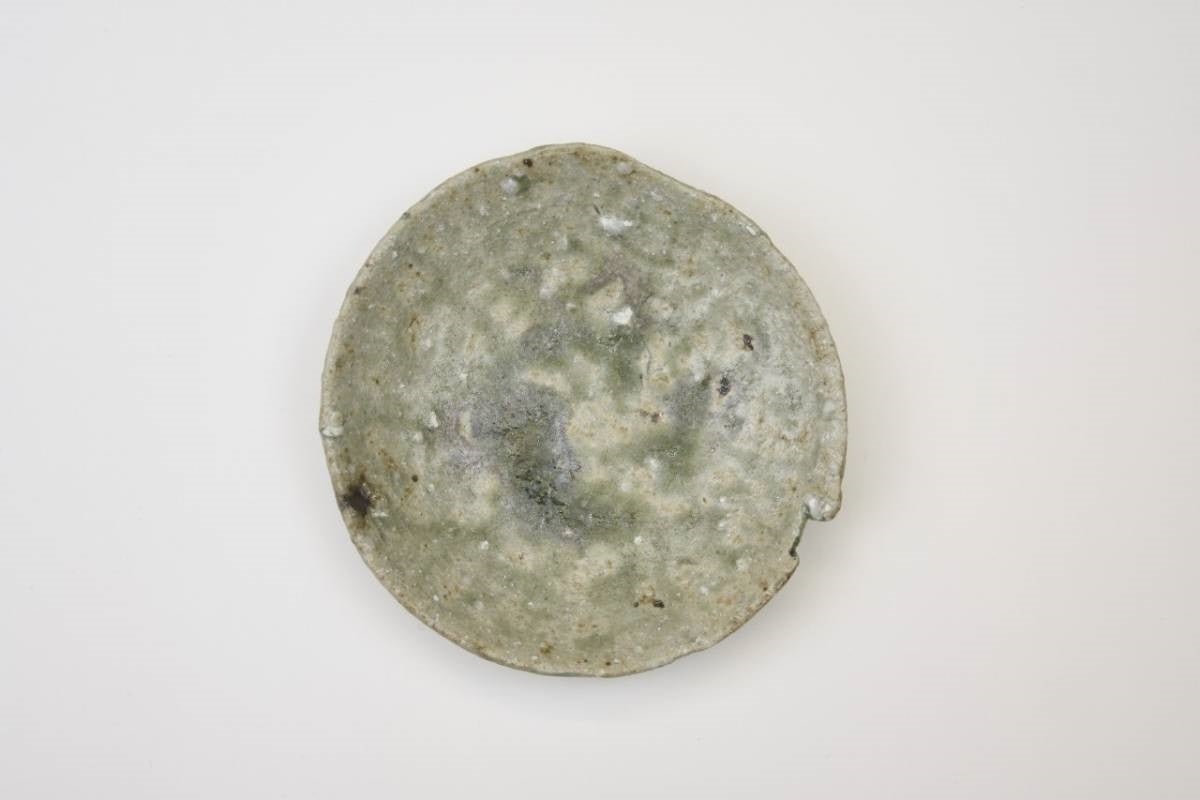 迫 能弘「 灰釉小皿 」（径12×H3㎝）3,300円