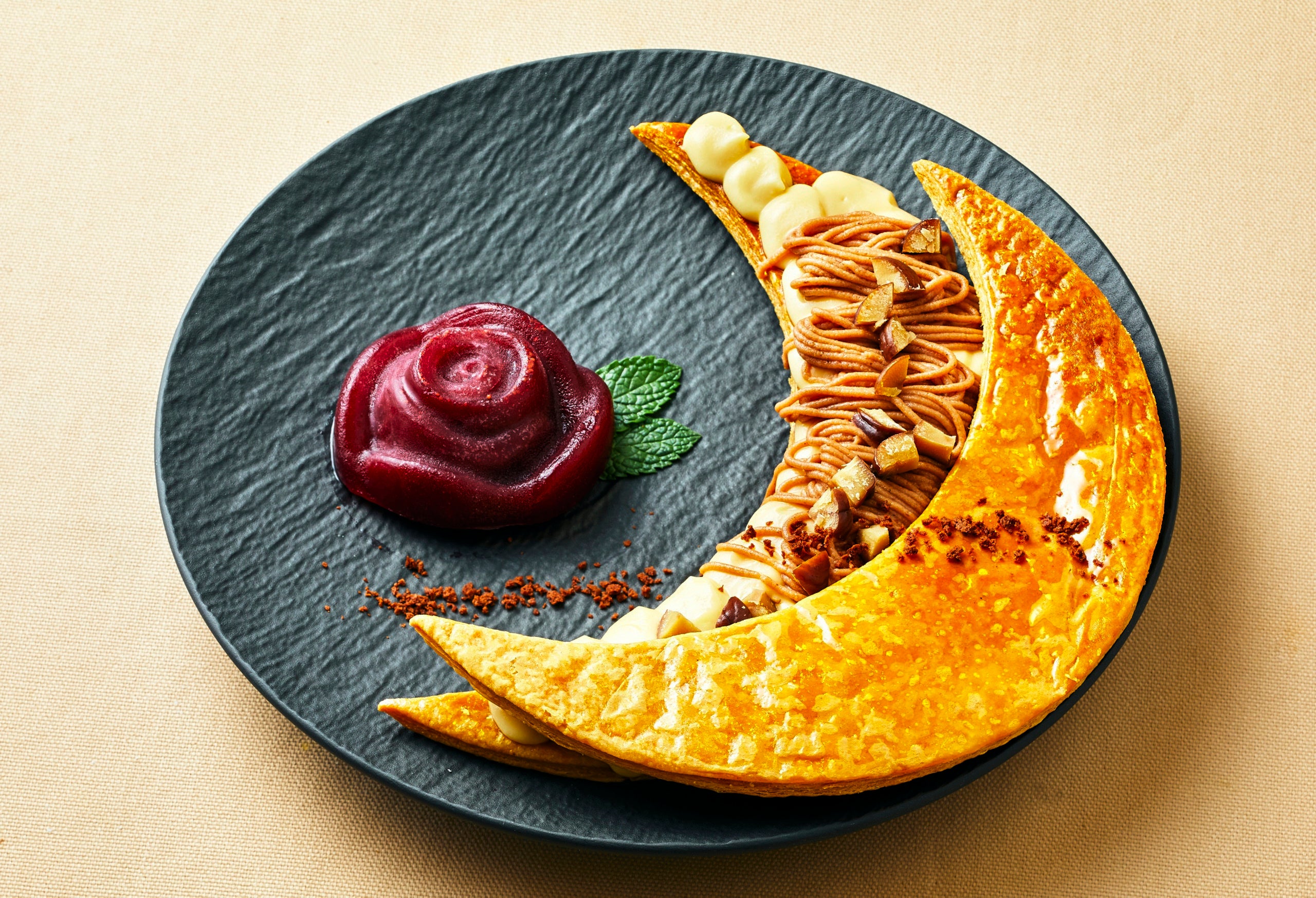 「ロカンダ」モンブランデラルーナパイ　1,800円