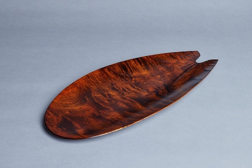 栃拭漆稜線盛器　幅58.6×奥行き27.1×高さ4.3㎝　880,000円