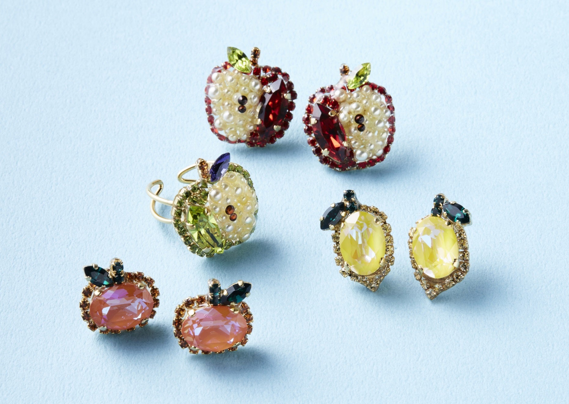 あかりんご、レモン、みかん(ピアス・イヤリング)各16,500円あおりんご(リング)13,200円