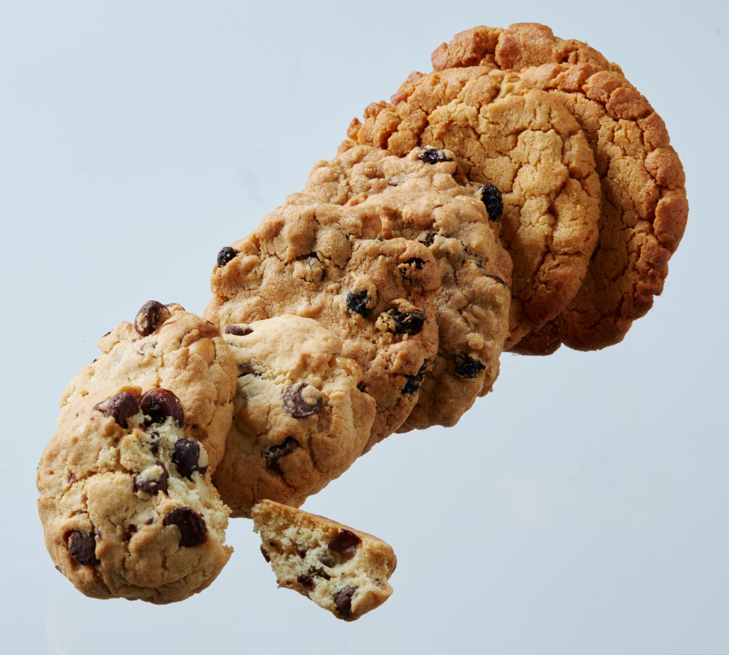 「ドウ&ドウターズ」 ヘーゼルナッツとチョコレート、オートミール クッキー、ピーナッツバタークッキー (各1個)各324円◎後半