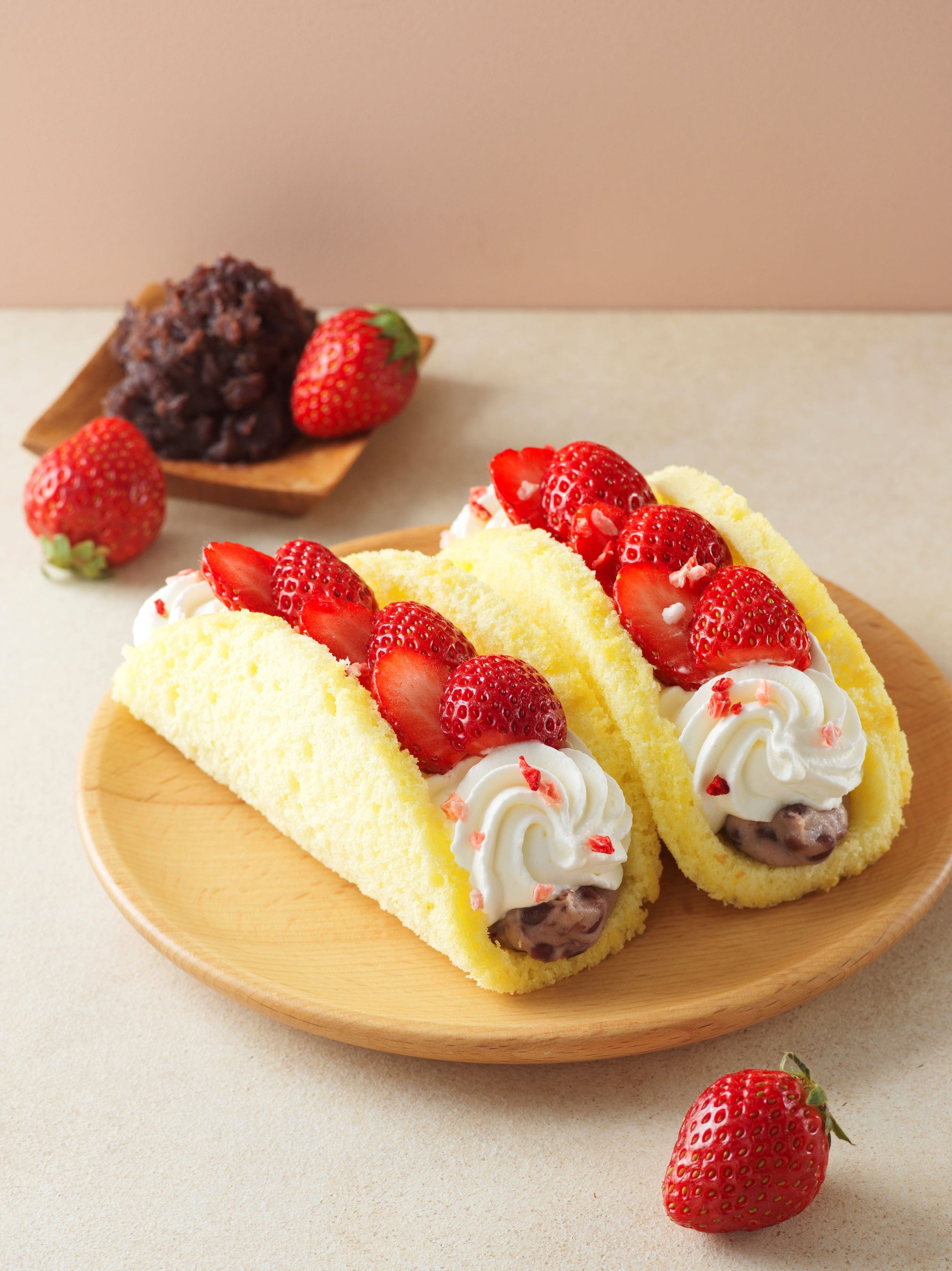 小樽「小樽洋菓子舗ルタオ」 北海道産苺とあずきのオムレット （1個）594円◎前半